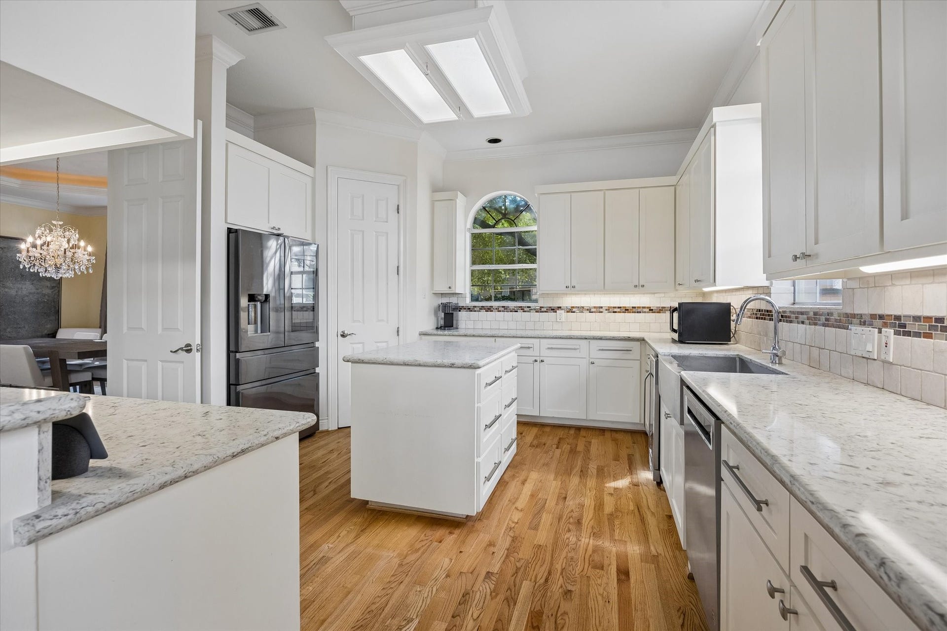 551 S 2nd Street, Bellaire, TX 77401 551 S 2nd Street, Bellaire, TX 77401