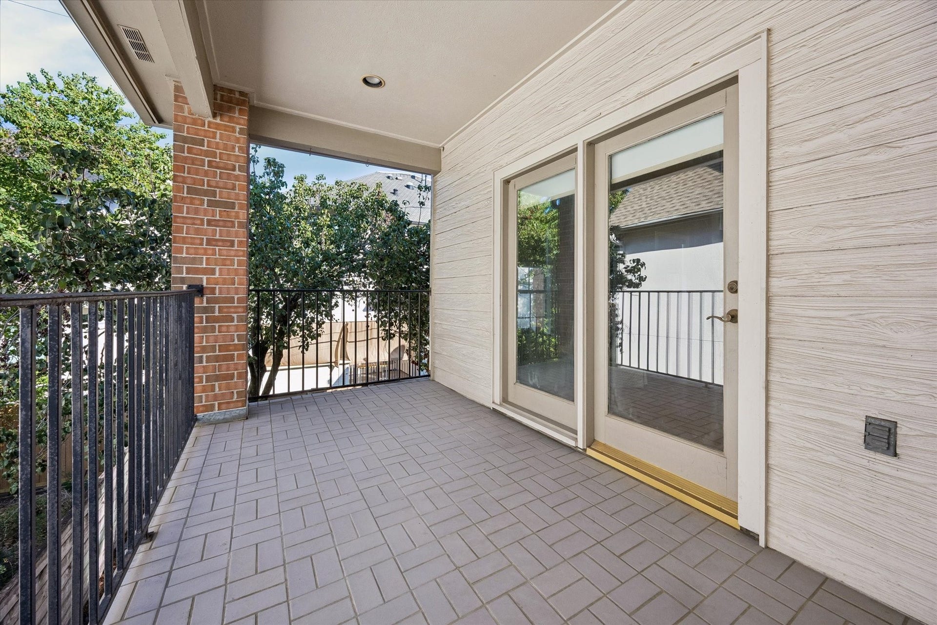 551 S 2nd Street, Bellaire, TX 77401 551 S 2nd Street, Bellaire, TX 77401