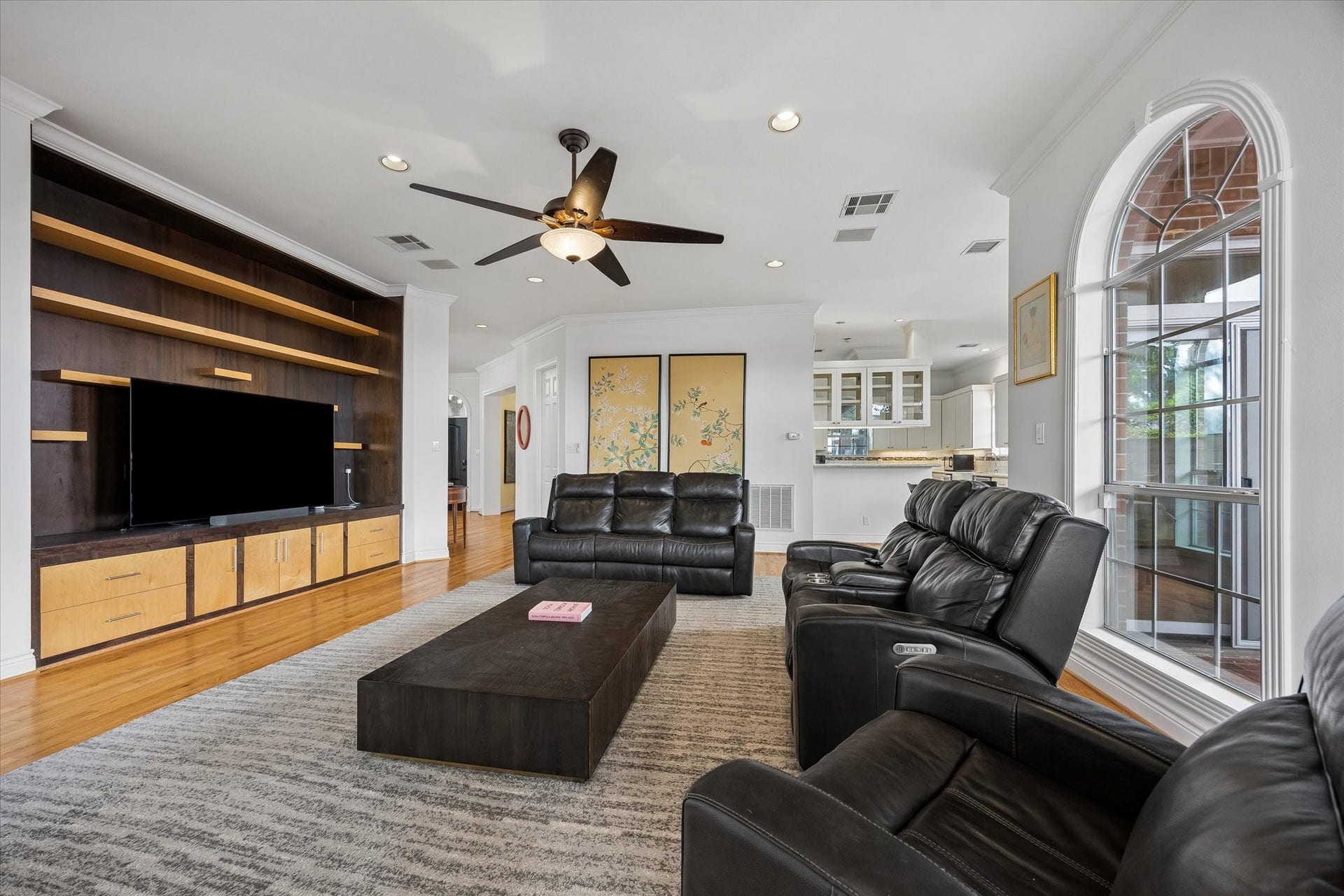 551 S 2nd Street, Bellaire, TX 77401 551 S 2nd Street, Bellaire, TX 77401