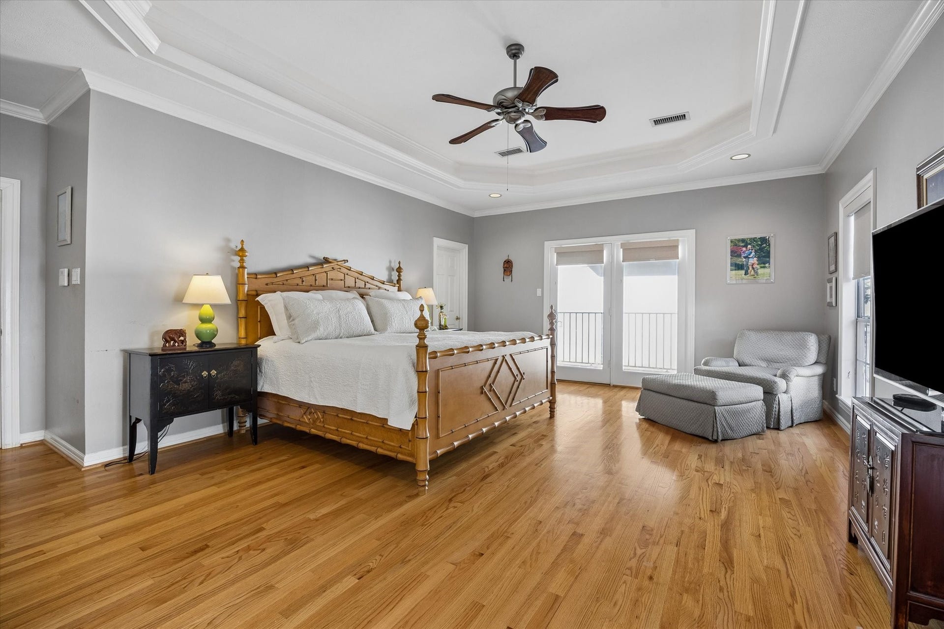 551 S 2nd Street, Bellaire, TX 77401 551 S 2nd Street, Bellaire, TX 77401