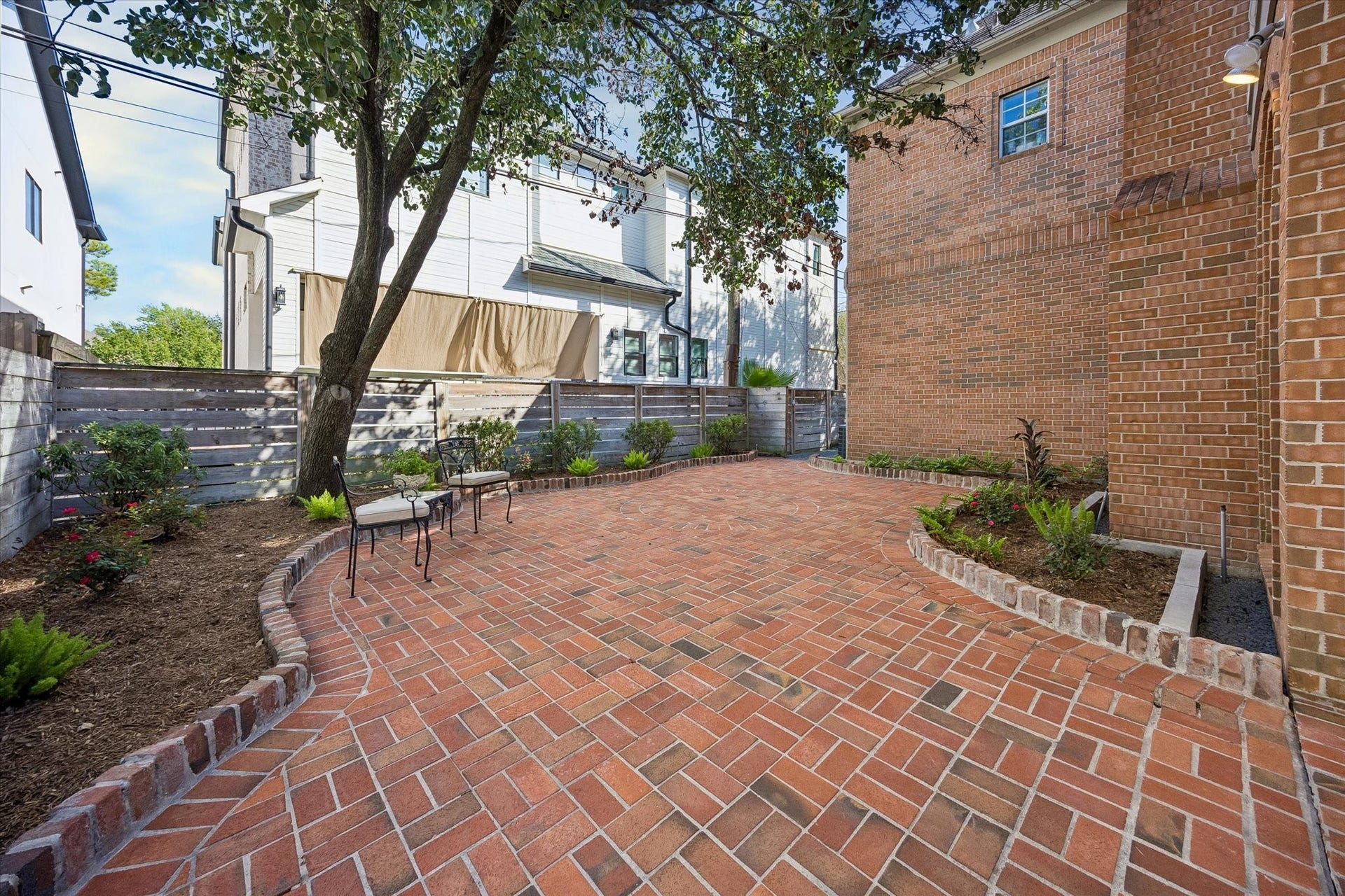 551 S 2nd Street, Bellaire, TX 77401 551 S 2nd Street, Bellaire, TX 77401