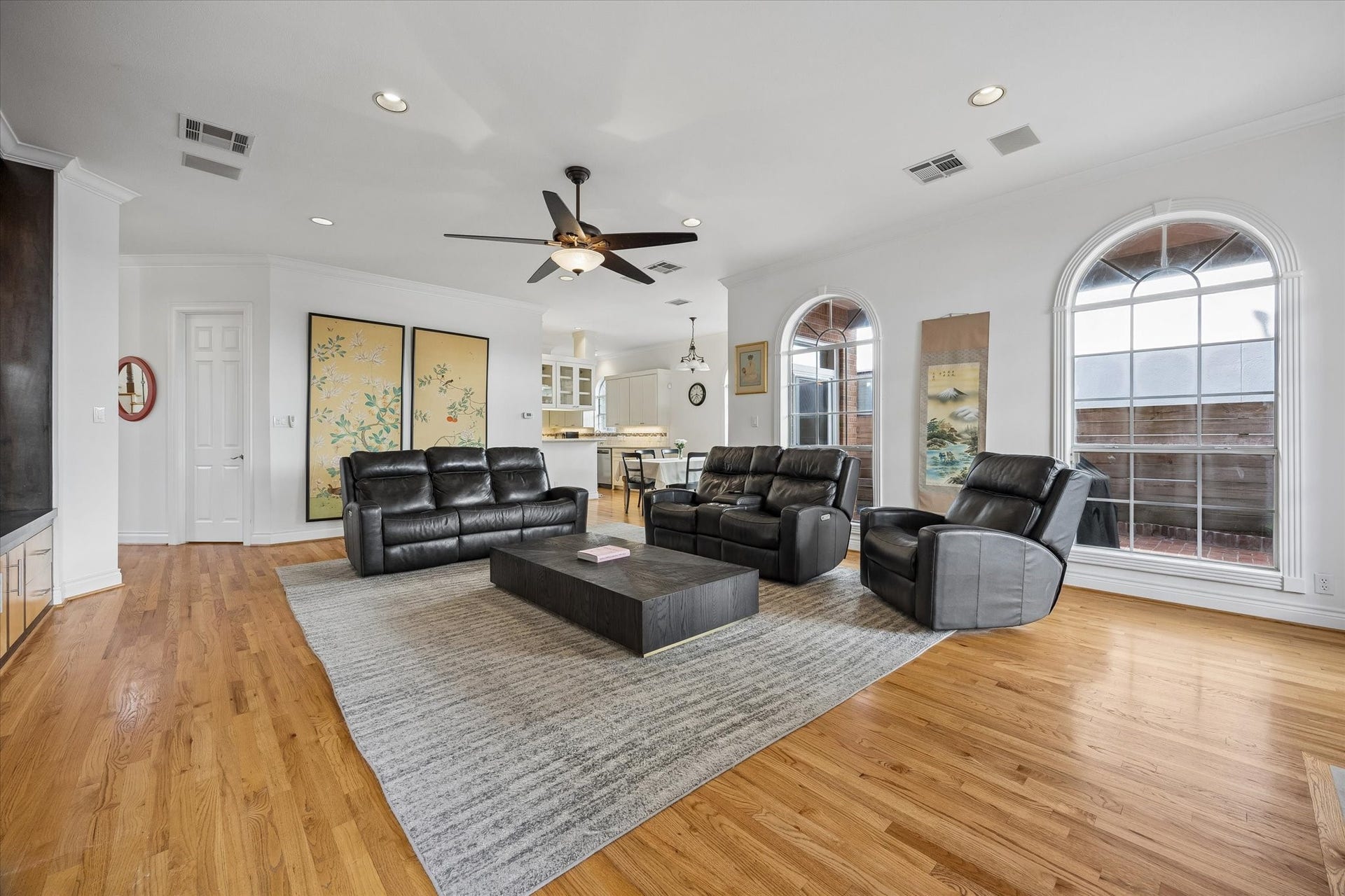 551 S 2nd Street, Bellaire, TX 77401 551 S 2nd Street, Bellaire, TX 77401