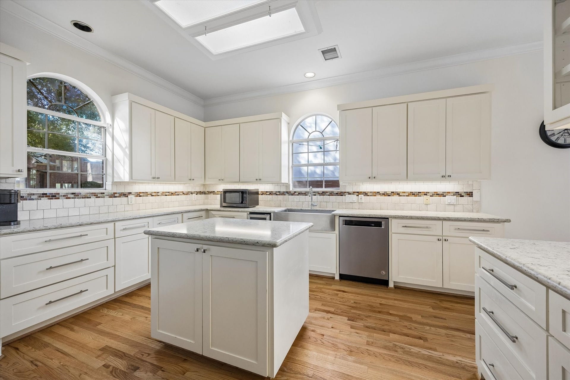551 S 2nd Street, Bellaire, TX 77401 551 S 2nd Street, Bellaire, TX 77401
