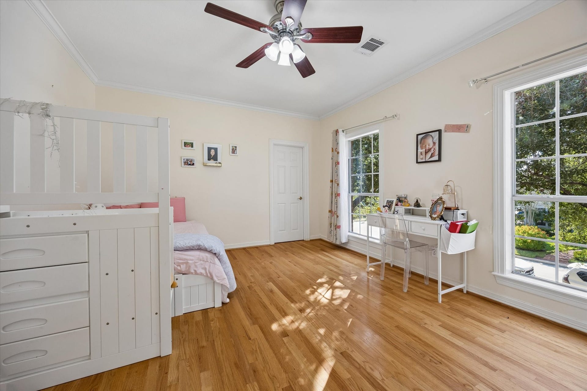 551 S 2nd Street, Bellaire, TX 77401 551 S 2nd Street, Bellaire, TX 77401