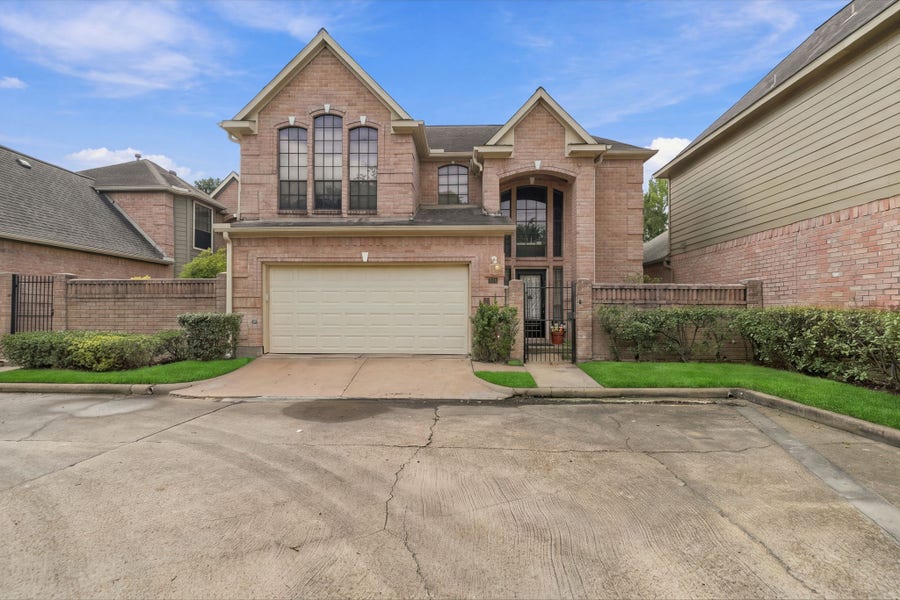 Property photo for 8011 Oakwood Bend Drive, Houston, TX