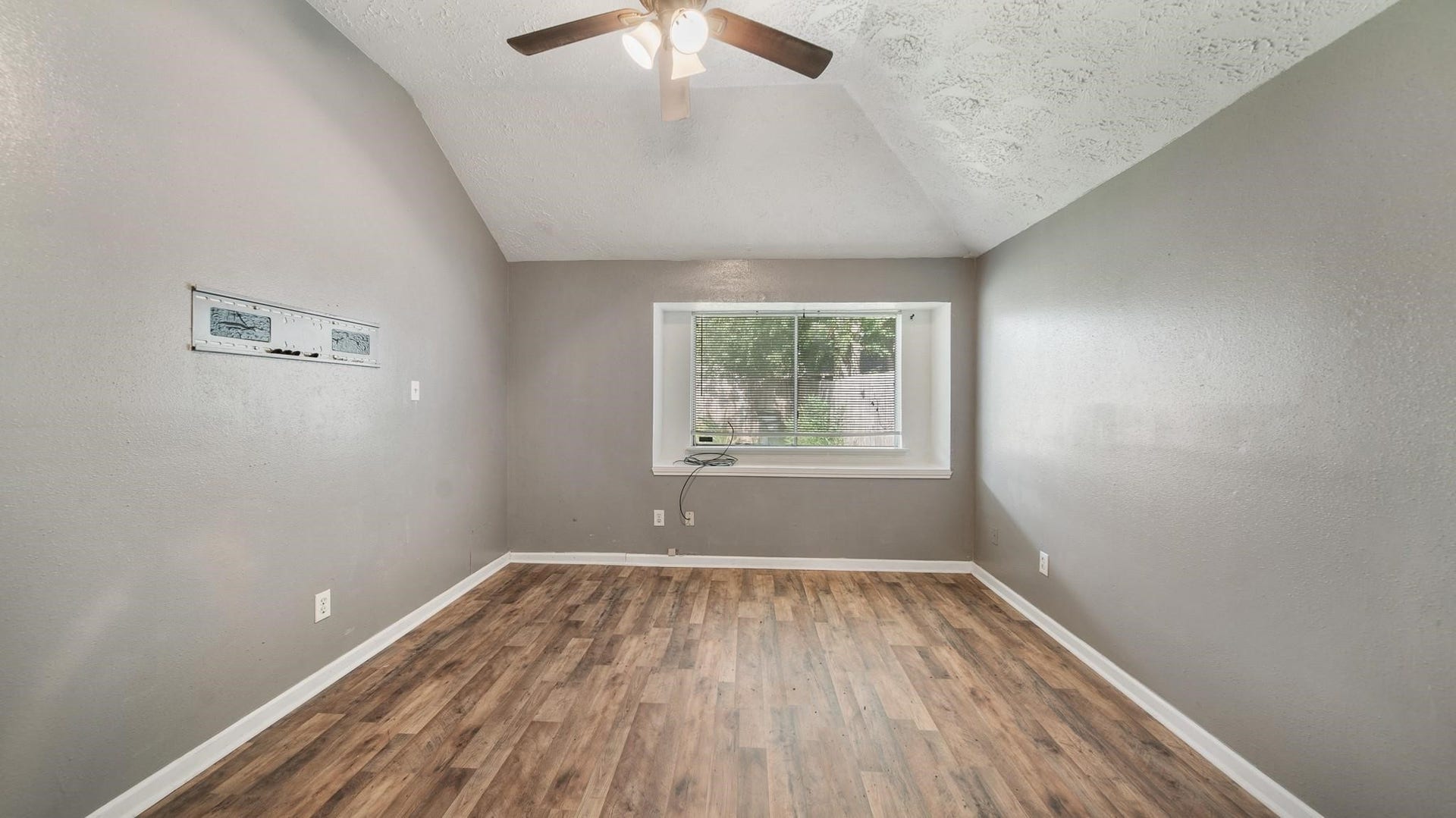 2012 Sandy Knoll Drive, Missouri City, TX 77489 Another view of the primary bedroom.