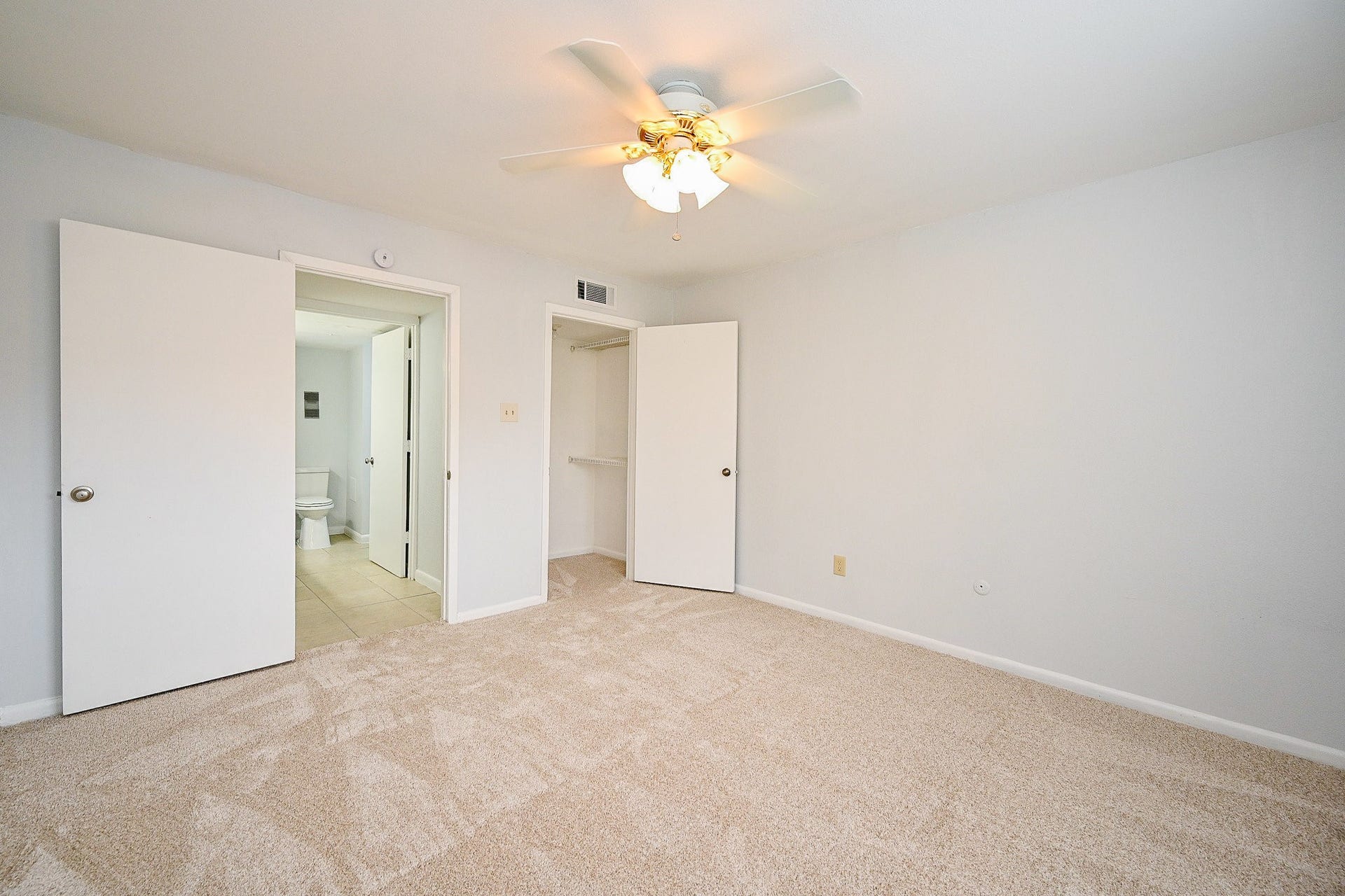 8427 Hearth Drive Drive, #2, Houston, TX 77054 Dining area