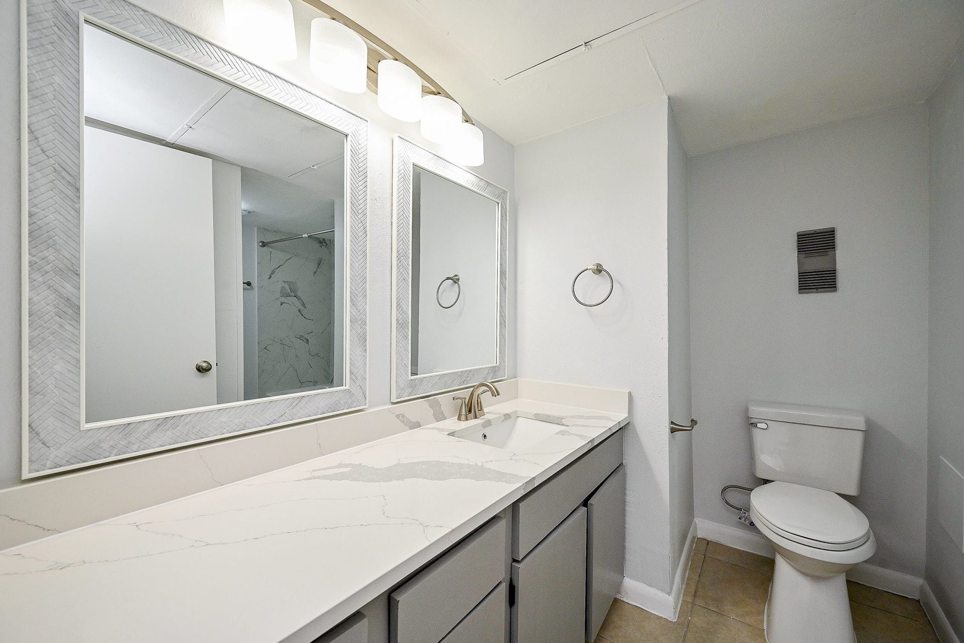8427 Hearth Drive Drive, #2, Houston, TX 77054 Updated Light fixtures