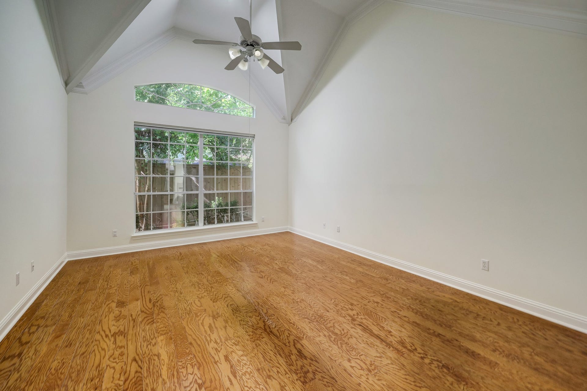 3608 Timberside Circle Drive, Houston, TX 77025 Primary Bedroom