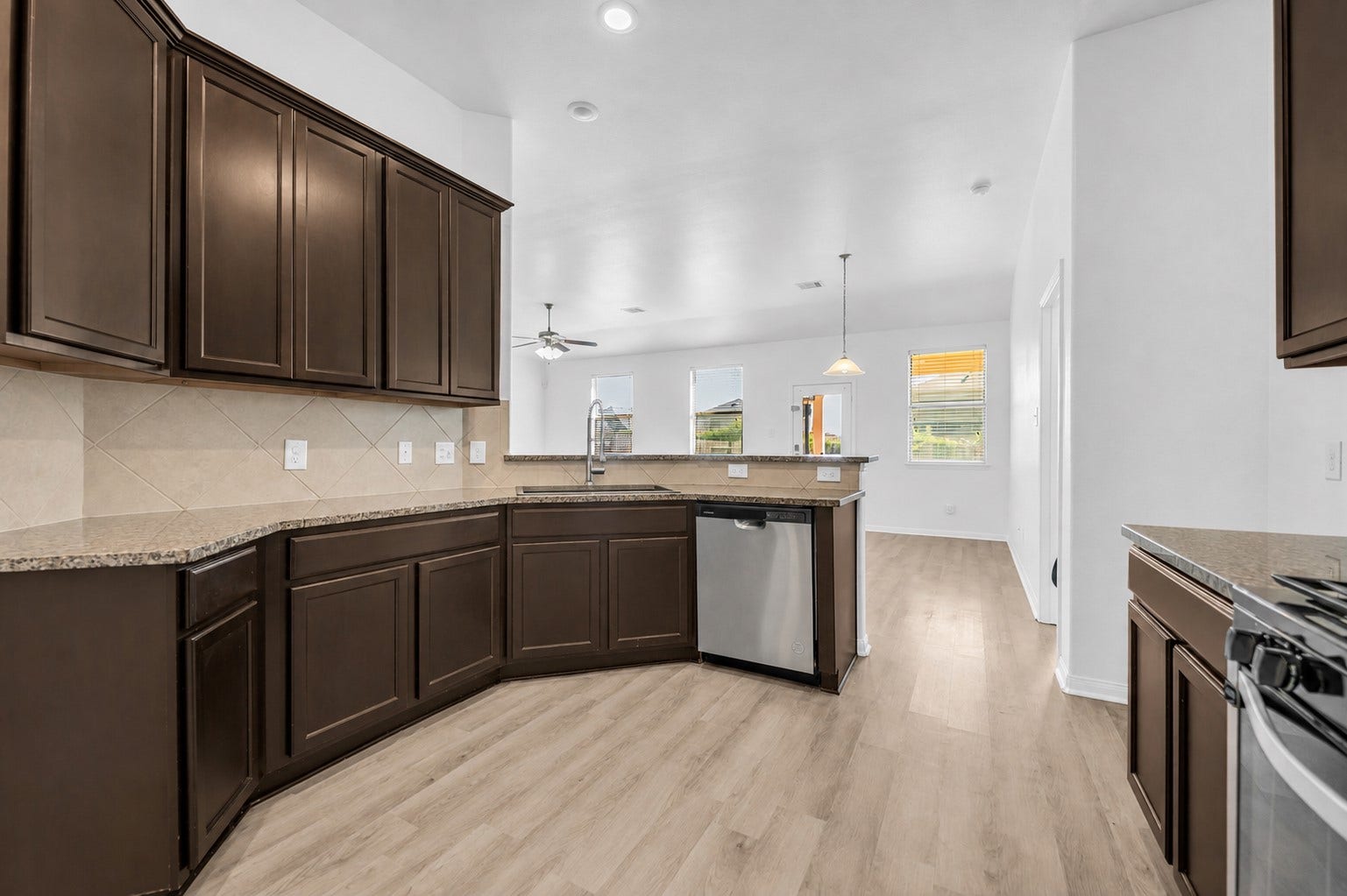 4707 Waukegan Road, Conroe, TX 77306 Welcome to the kitchen, a practical space where you can prepare favorite meals and gather with family and friends.