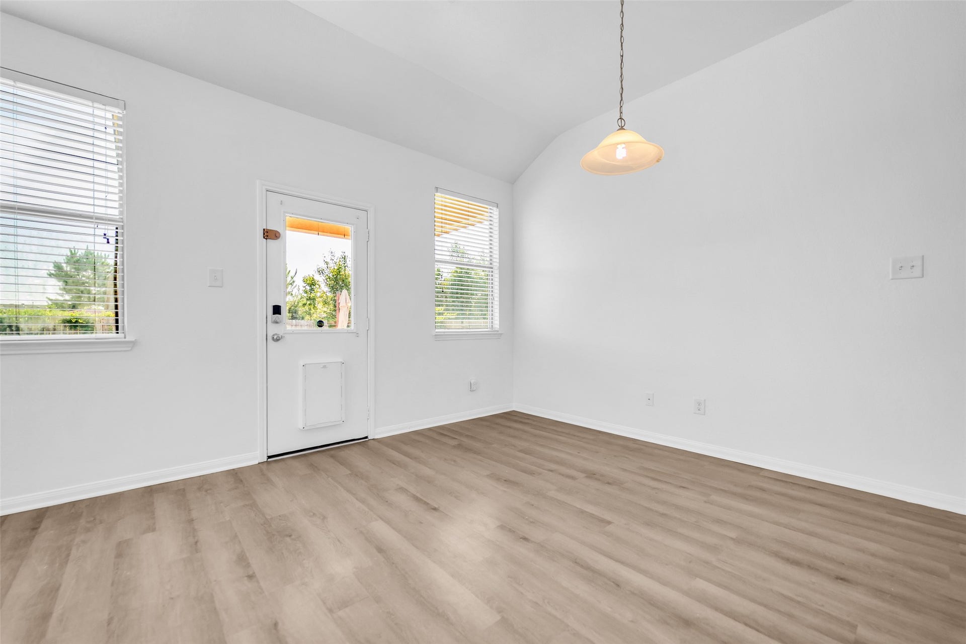 4707 Waukegan Road, Conroe, TX 77306 Unfurnished view of the breakfast area.