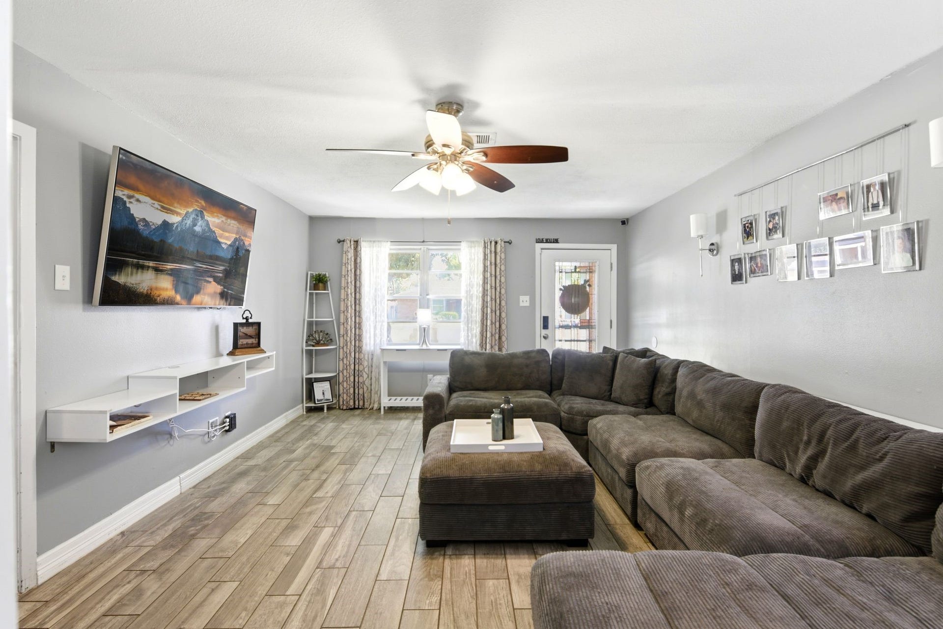 2405 Hillshire Drive, Deer Park, TX 77536 Spacious living room with windows letting in lots of natural sunlight.