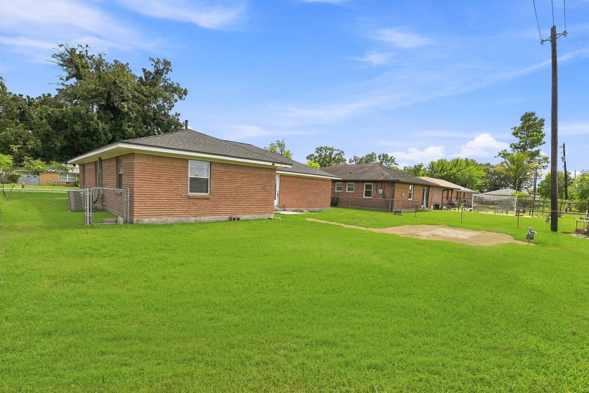 2405 Hillshire Drive, Deer Park, TX 77536 Another look at the backyard.