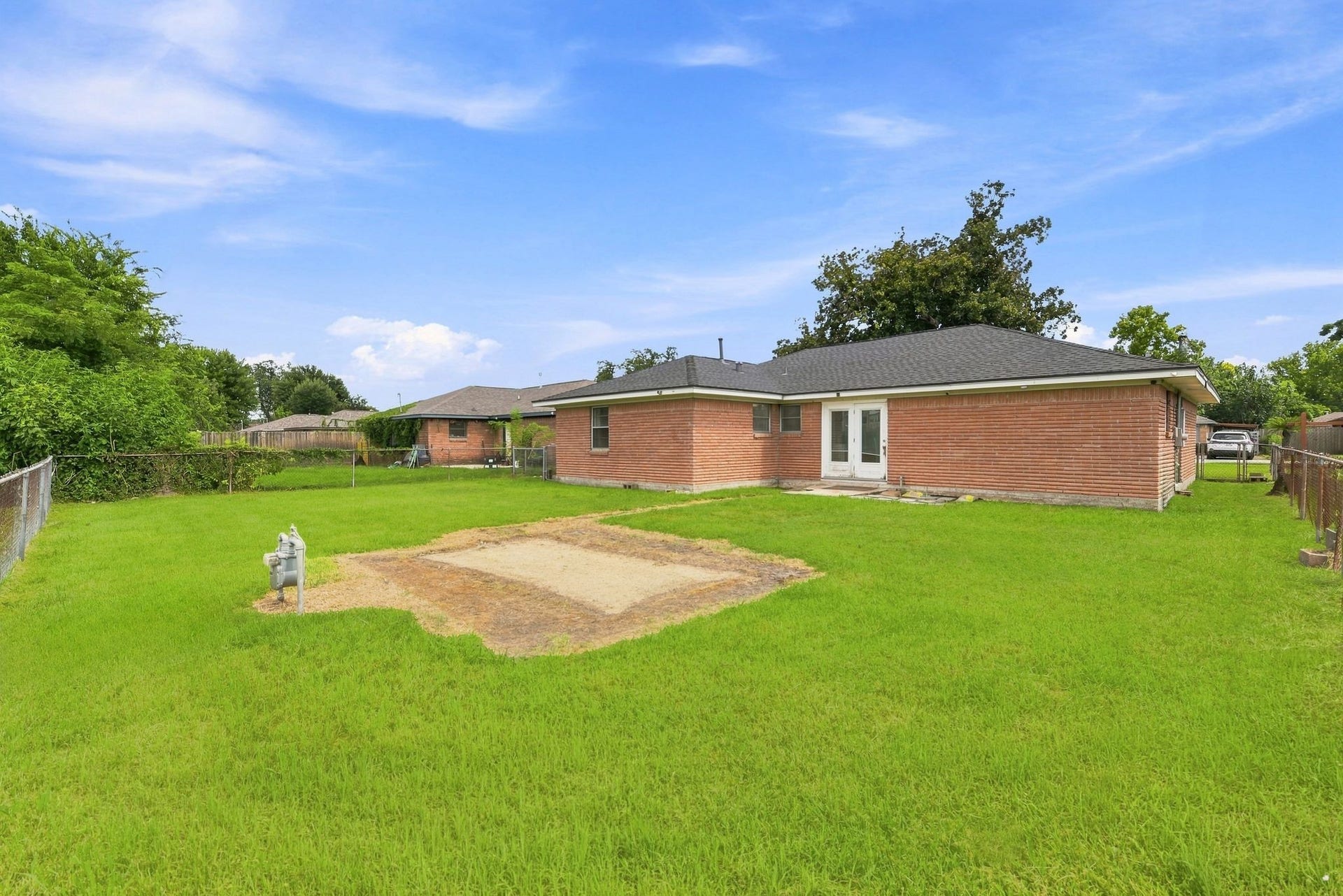 2405 Hillshire Drive, Deer Park, TX 77536 Large backyard with plenty of room to roam.