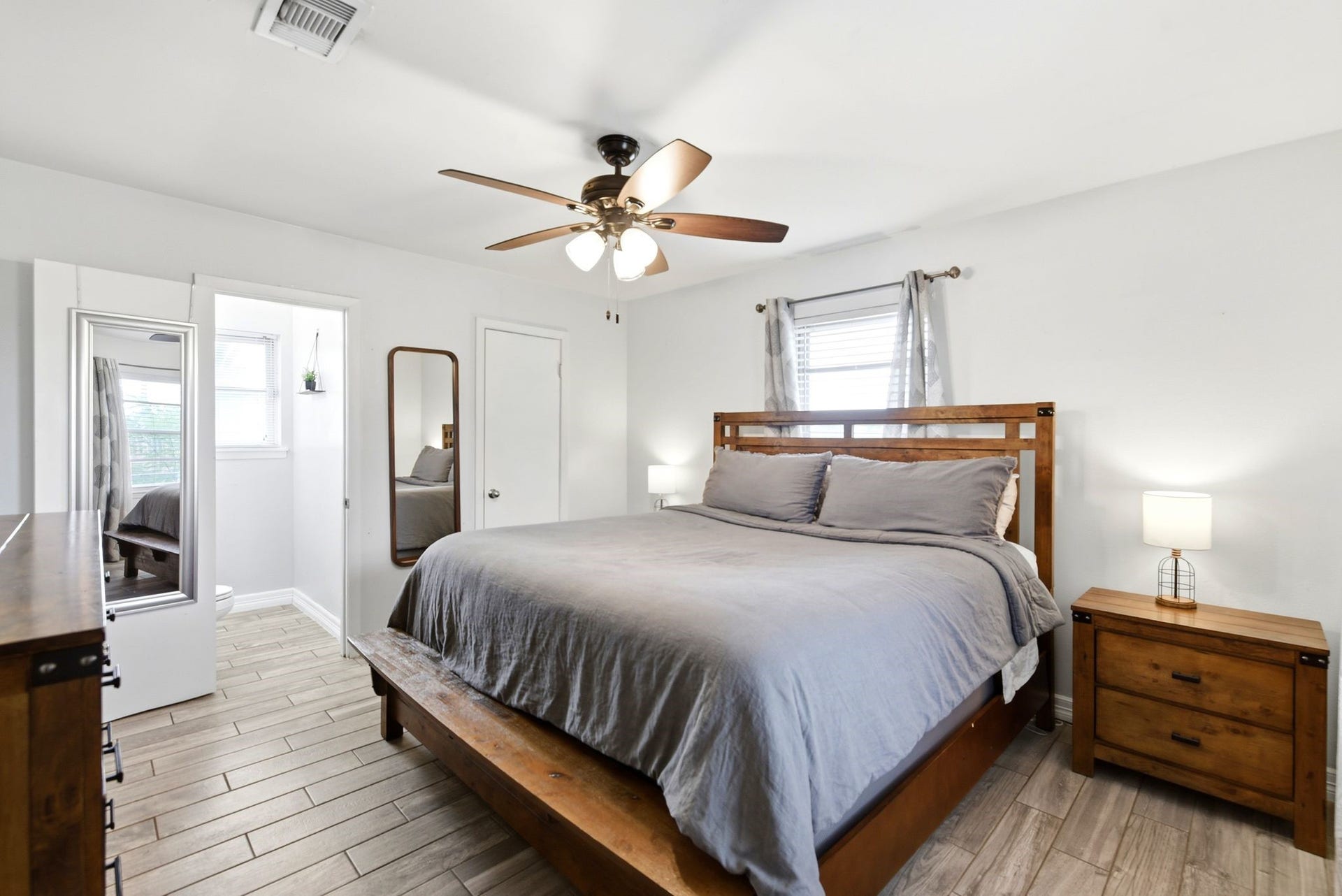2405 Hillshire Drive, Deer Park, TX 77536 Primary bedroom with plenty of room for large furniture.