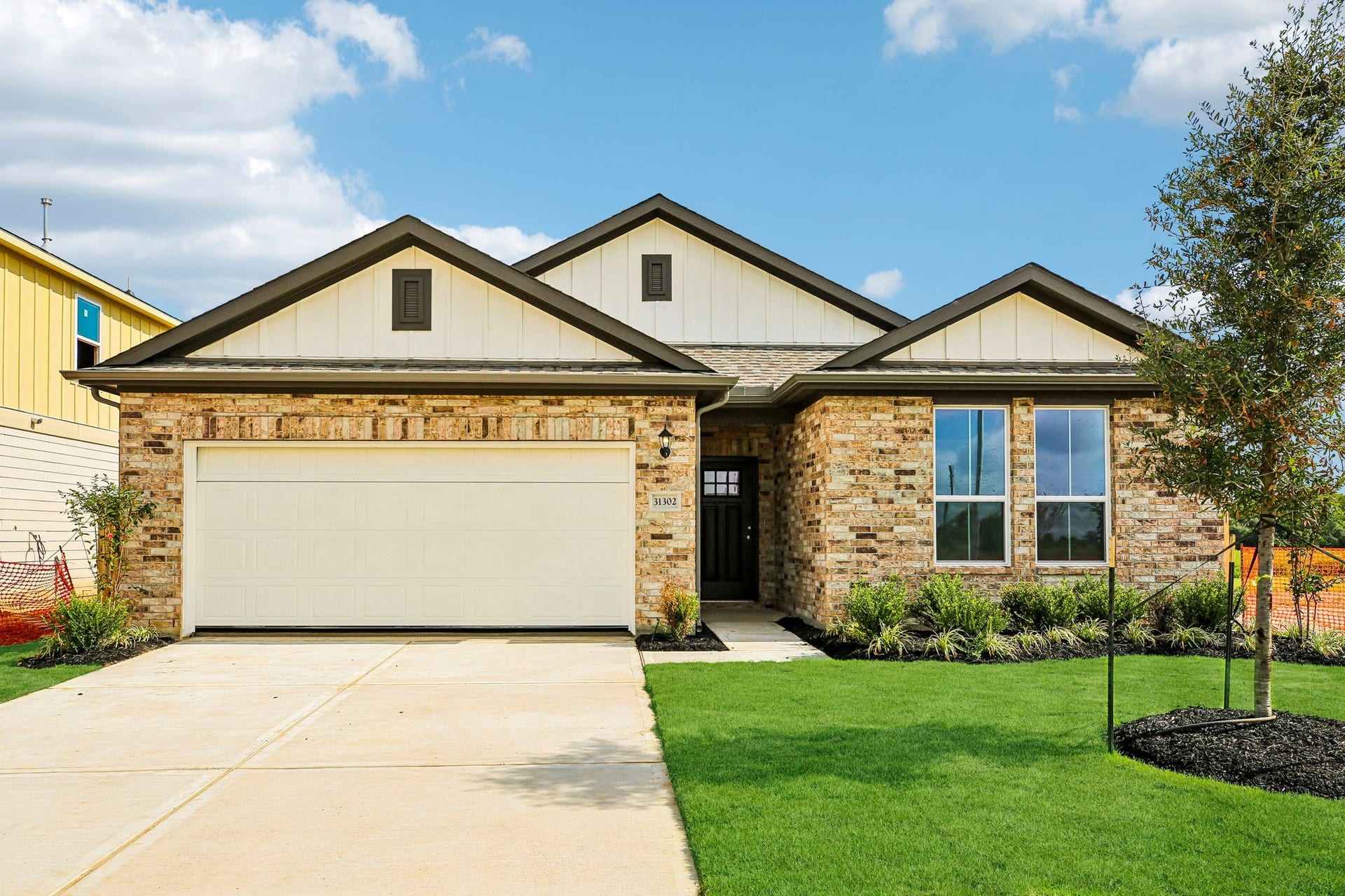 31302 Cass River Lane, Waller, TX 77484 Welcome to the 1937 Plan by Brohn Homes in Mustang Meadows!