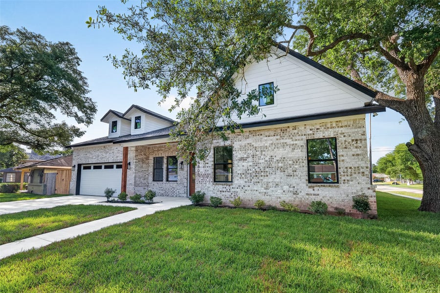 Property photo for 4802 Hummingbird Street, Houston, TX