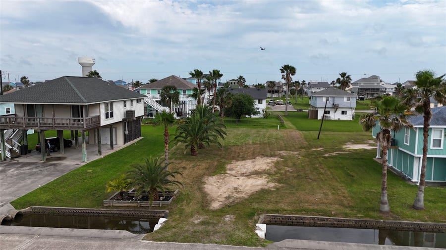 Property photo for 16619 Jolly Roger, Jamaica Beach, TX