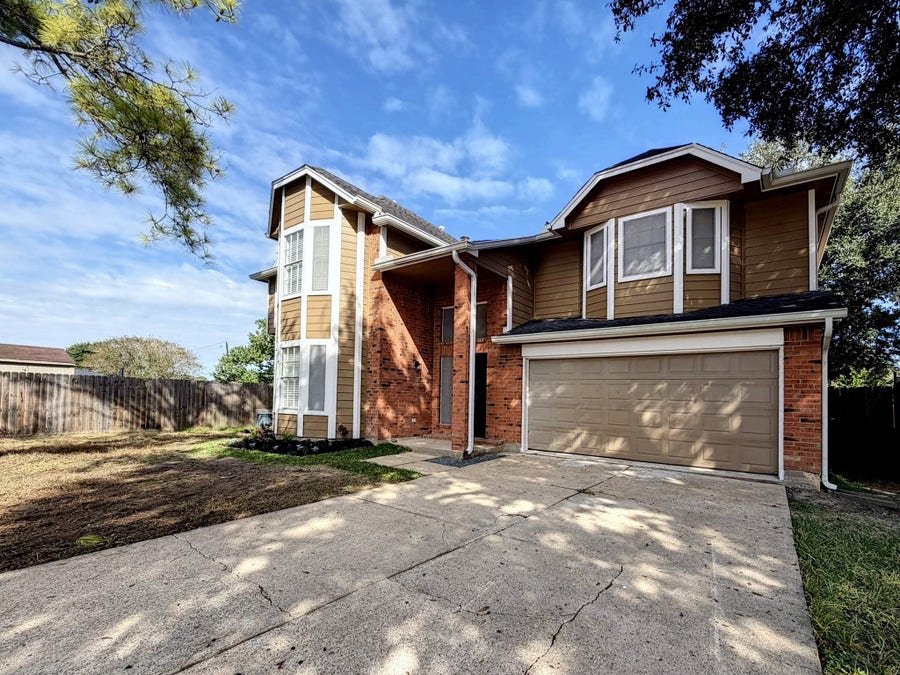 Property photo for 2002 Monticello Court, League City, TX