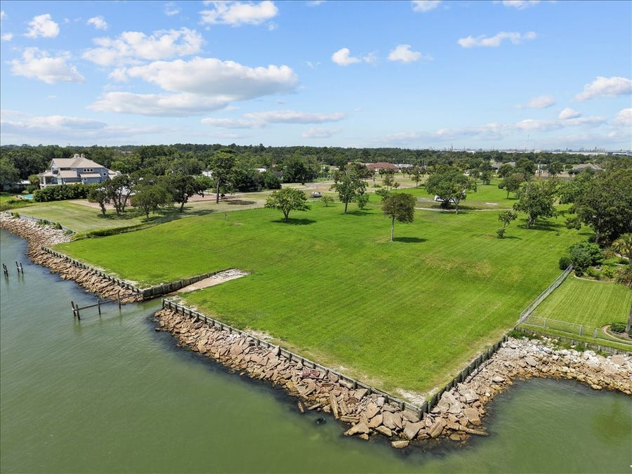 Property photo for 2311 S Broadway, La Porte, TX