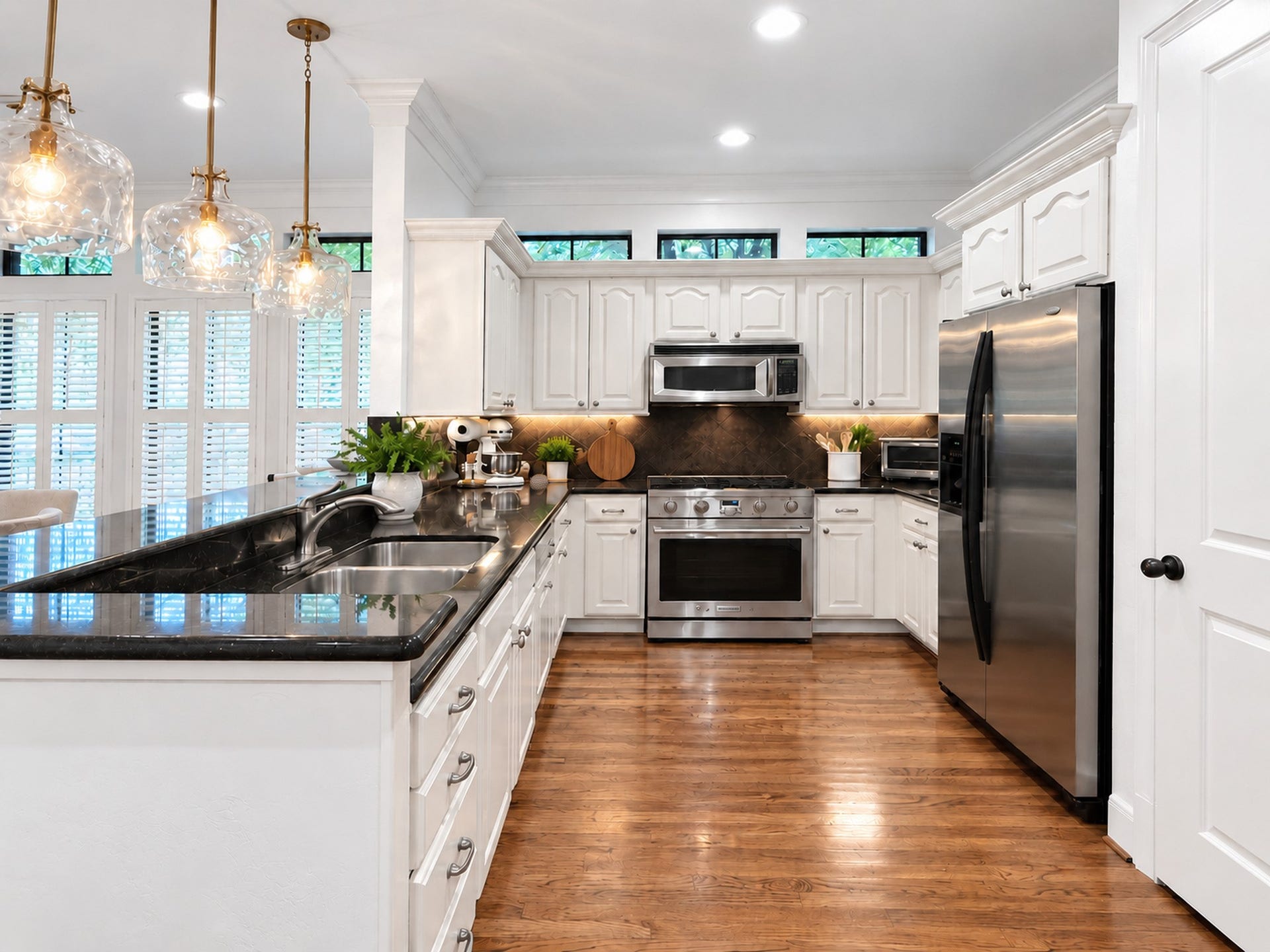 54 Riva Row, The Woodlands, TX 77380 Enjoy high-end appliances and nice storage space in this kitchen.