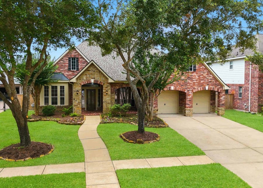 Property photo for 2107 Upland Shadows Drive, Sugar Land, TX