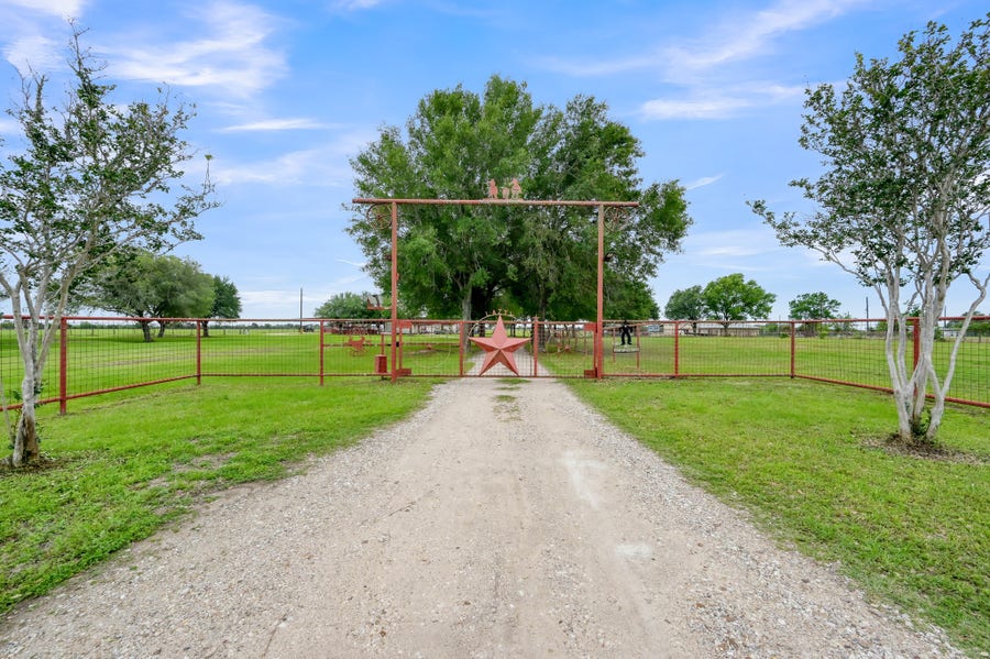 Property photo for 33633 Mayer Road, Hockley, TX