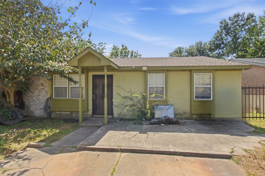 Property photo for 5143 Glenridge Lane, Houston, TX