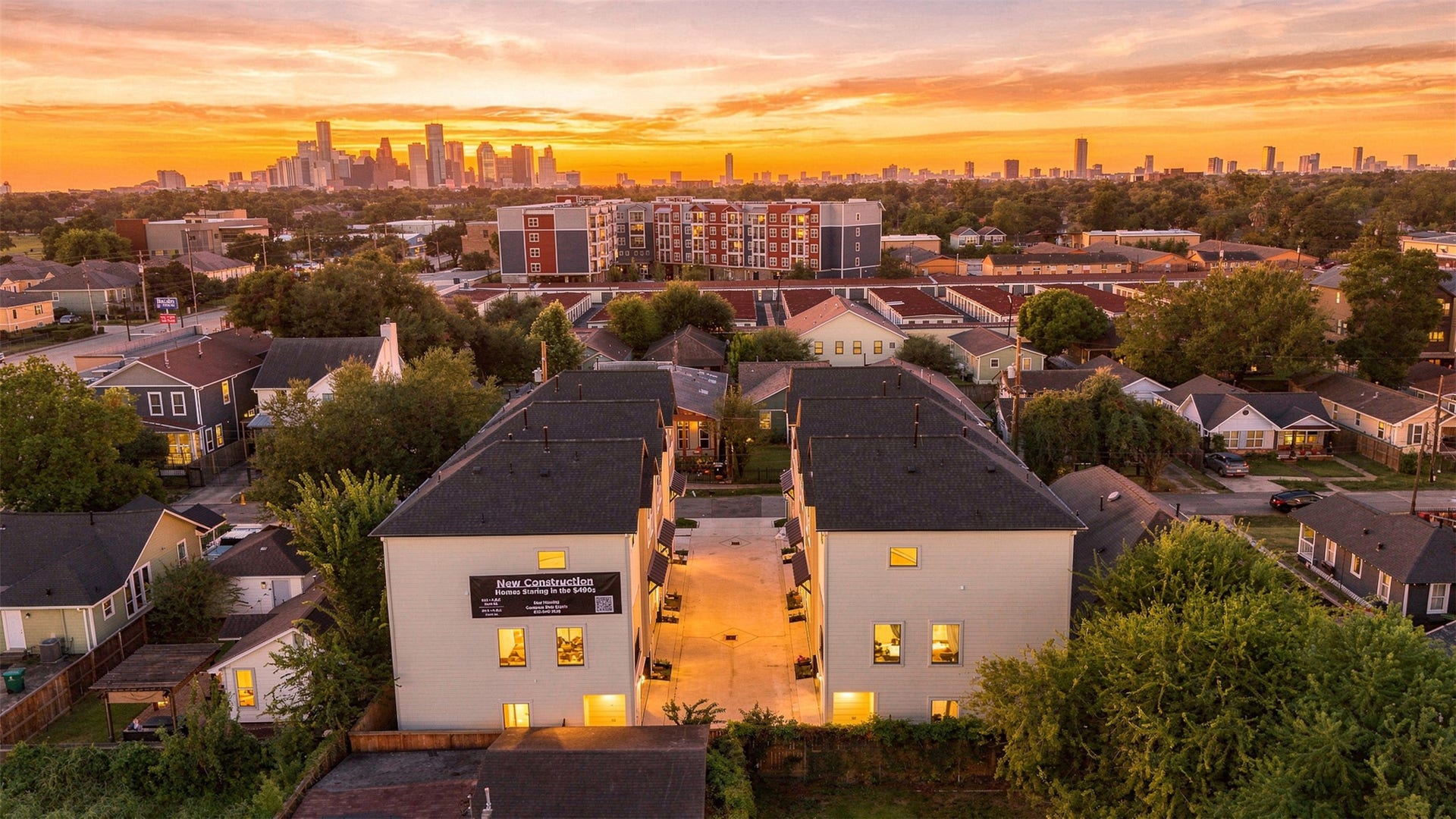 904 Kern Street, #C, Houston, TX 77009 The tour closes with an evening view of the development and skyline.