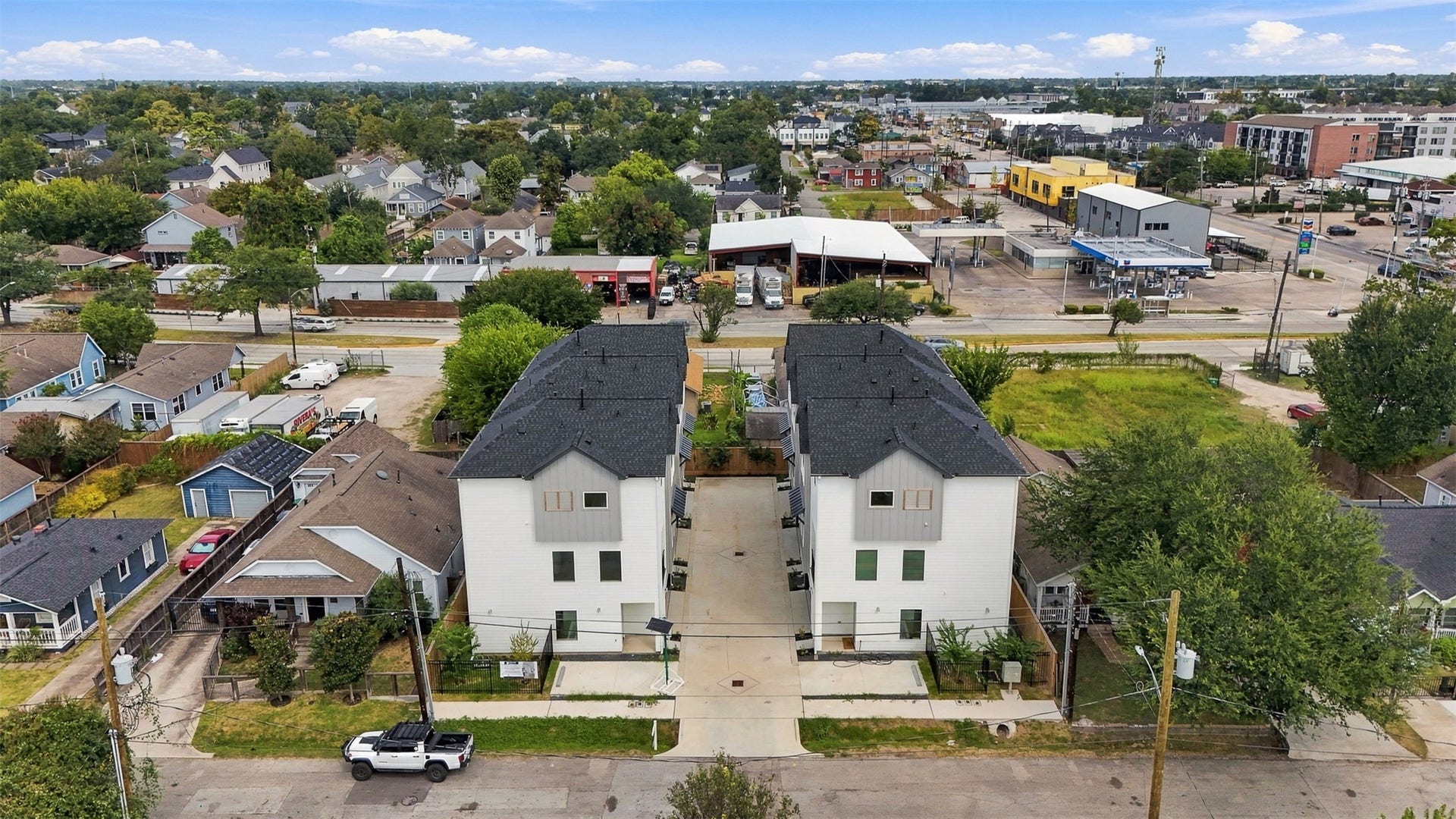 904 Kern Street, #C, Houston, TX 77009 From above, see the development within the surrounding neighborhood.