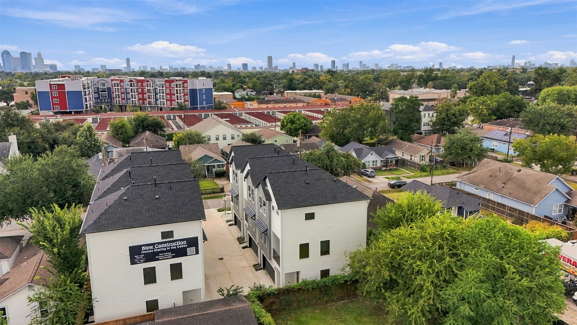 904 Kern Street, #C, Houston, TX 77009 A wider aerial view shows the Houston skyline in the distance.