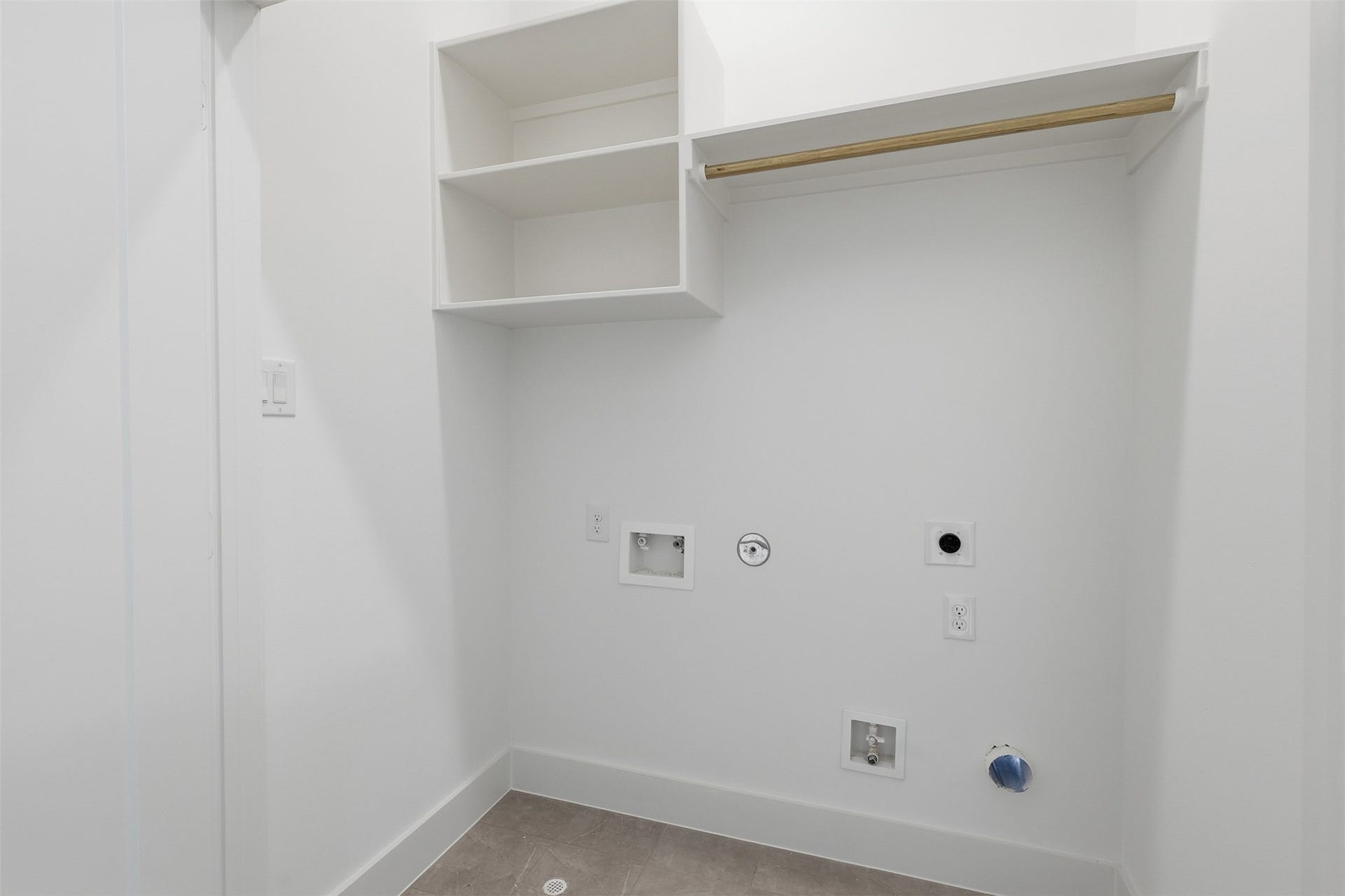 904 Kern Street, #C, Houston, TX 77009 The laundry space includes appliance connections and shelving.