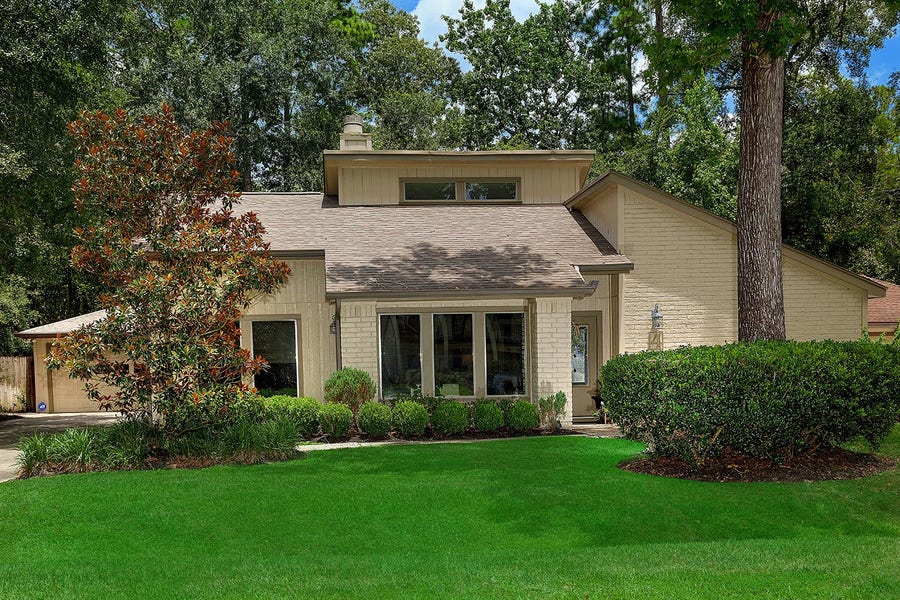 Property photo for 4 Postvine Court, The Woodlands, TX