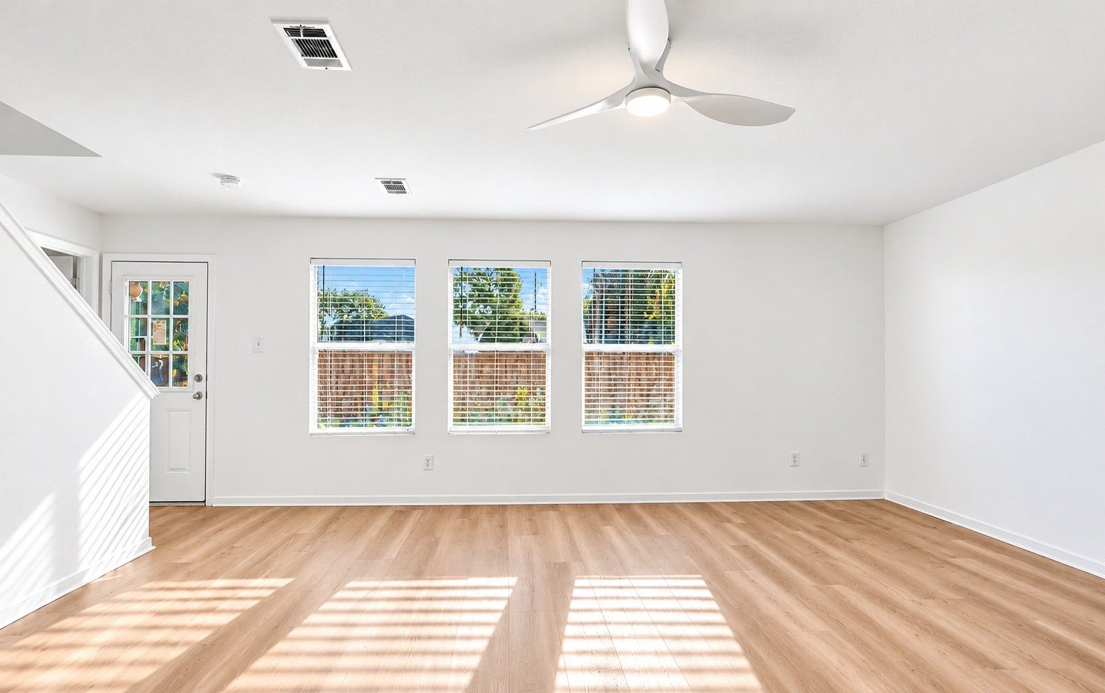 16111 Wisteria Hill Street, Houston, TX 77073 Spacious living room with lots of natural light!