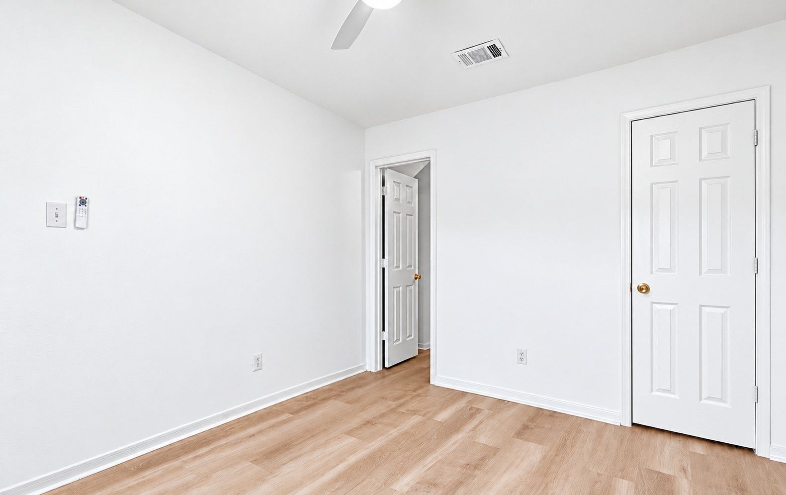 16111 Wisteria Hill Street, Houston, TX 77073 Another angle of the bedroom
