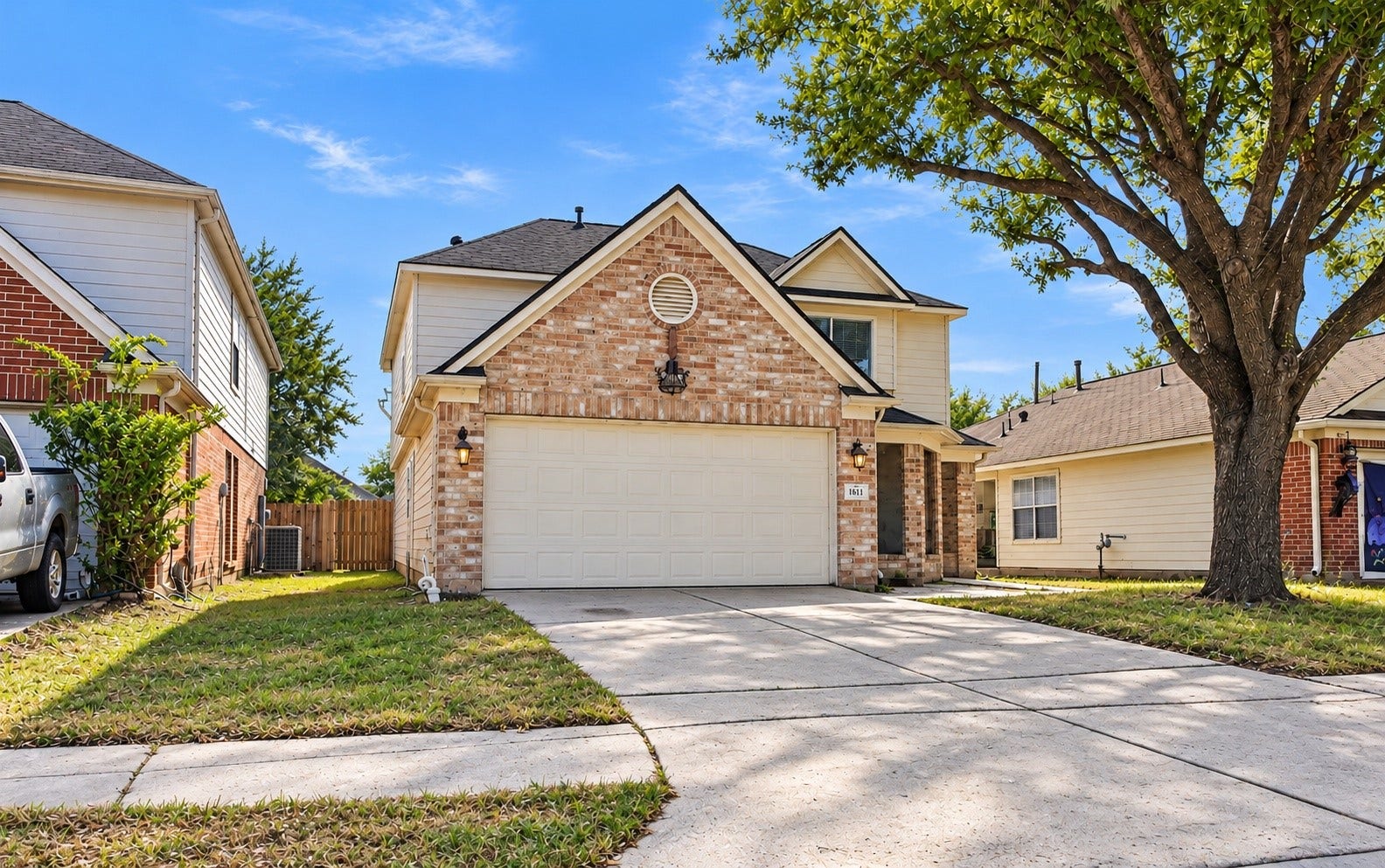 16111 Wisteria Hill Street, Houston, TX 77073 Has a long, spacious driveway!