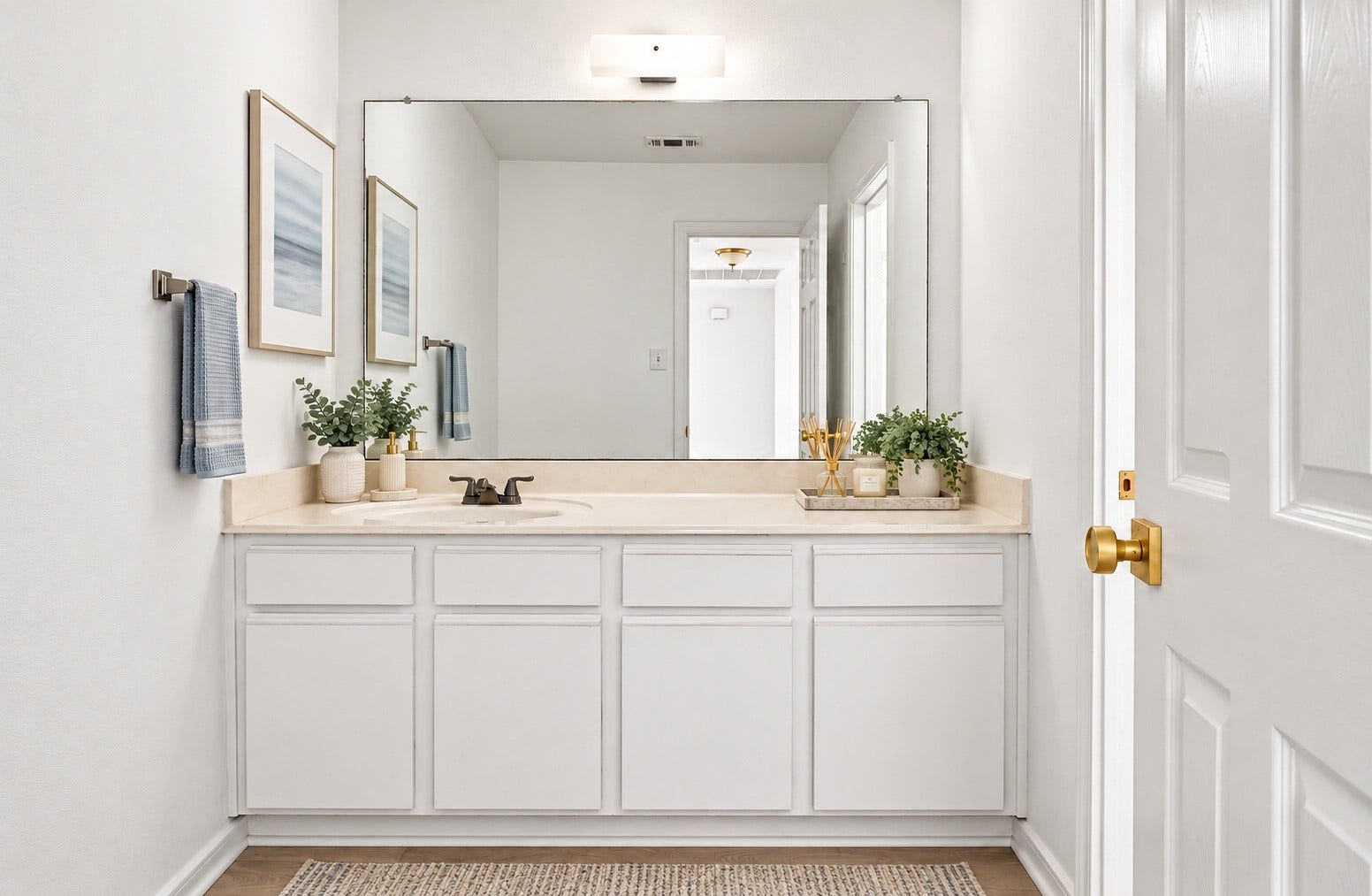 16111 Wisteria Hill Street, Houston, TX 77073 Secondary bathroom!