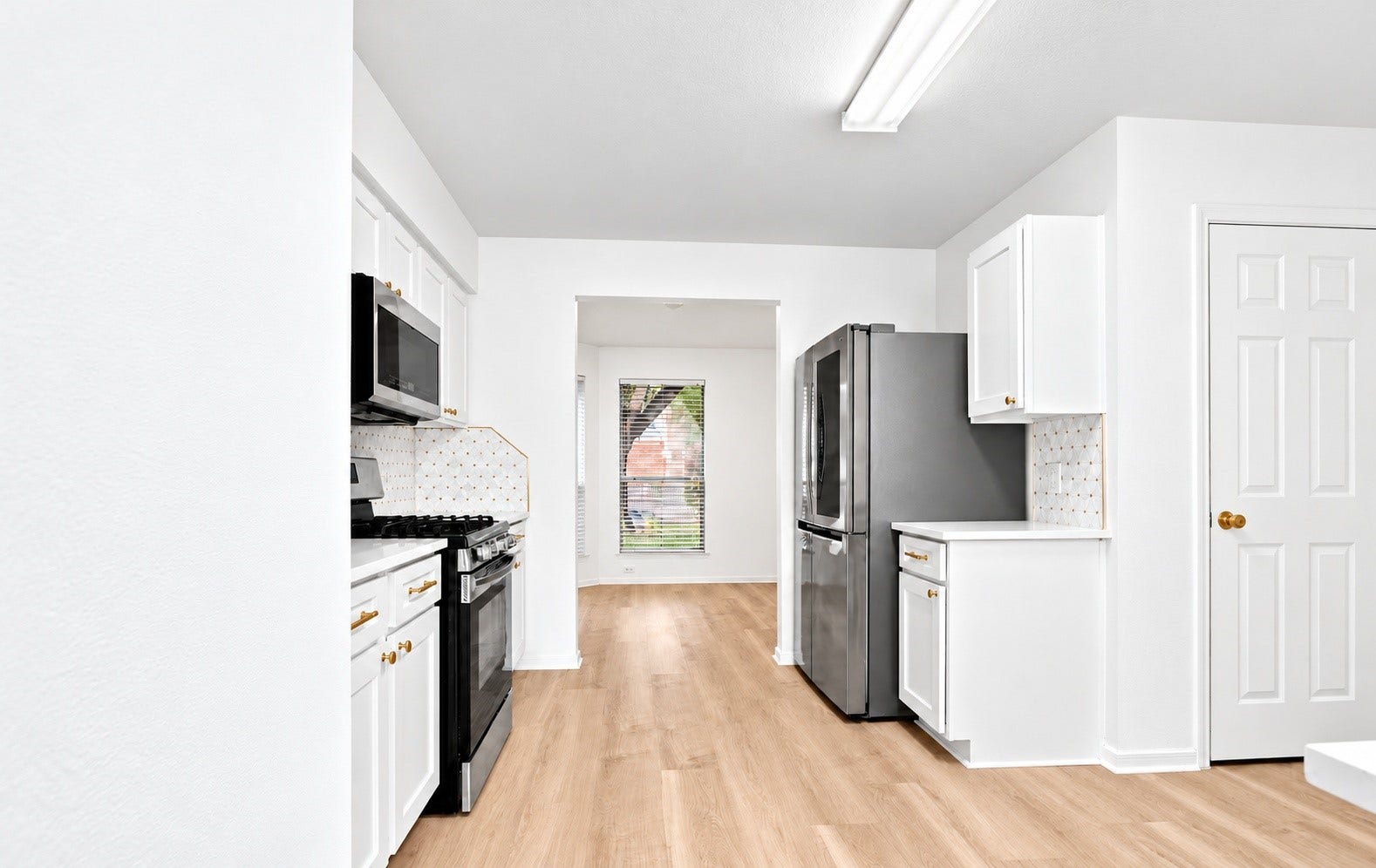 16111 Wisteria Hill Street, Houston, TX 77073 Another angle of the kitchen!