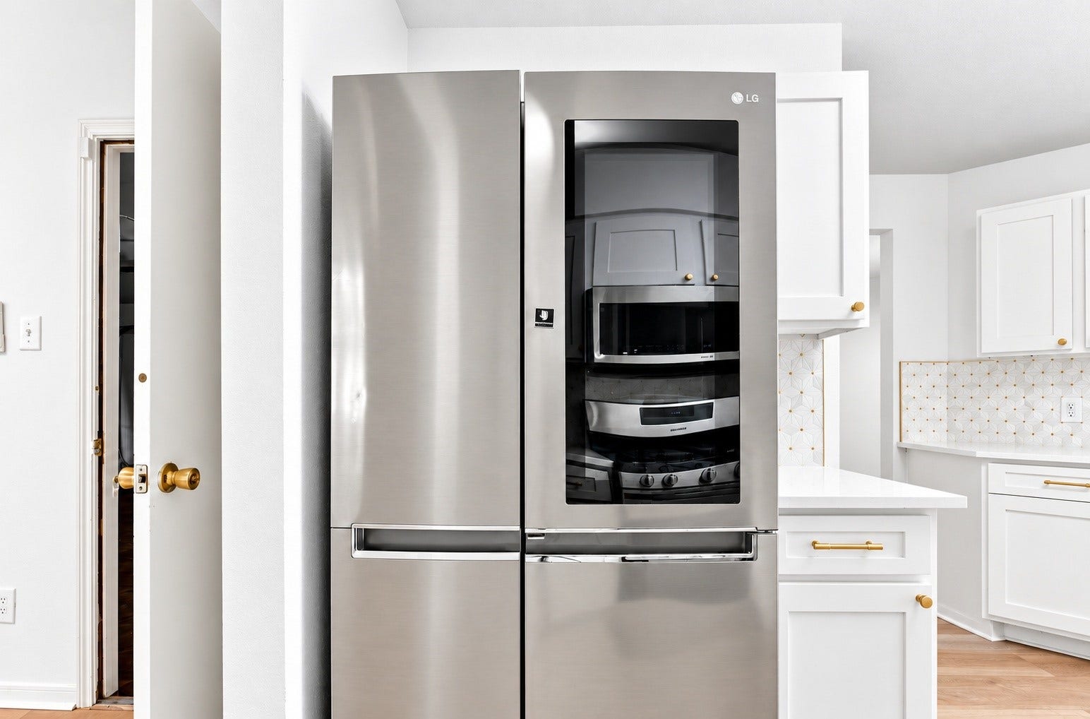 16111 Wisteria Hill Street, Houston, TX 77073 A BRAND NEW fridge comes with the home!