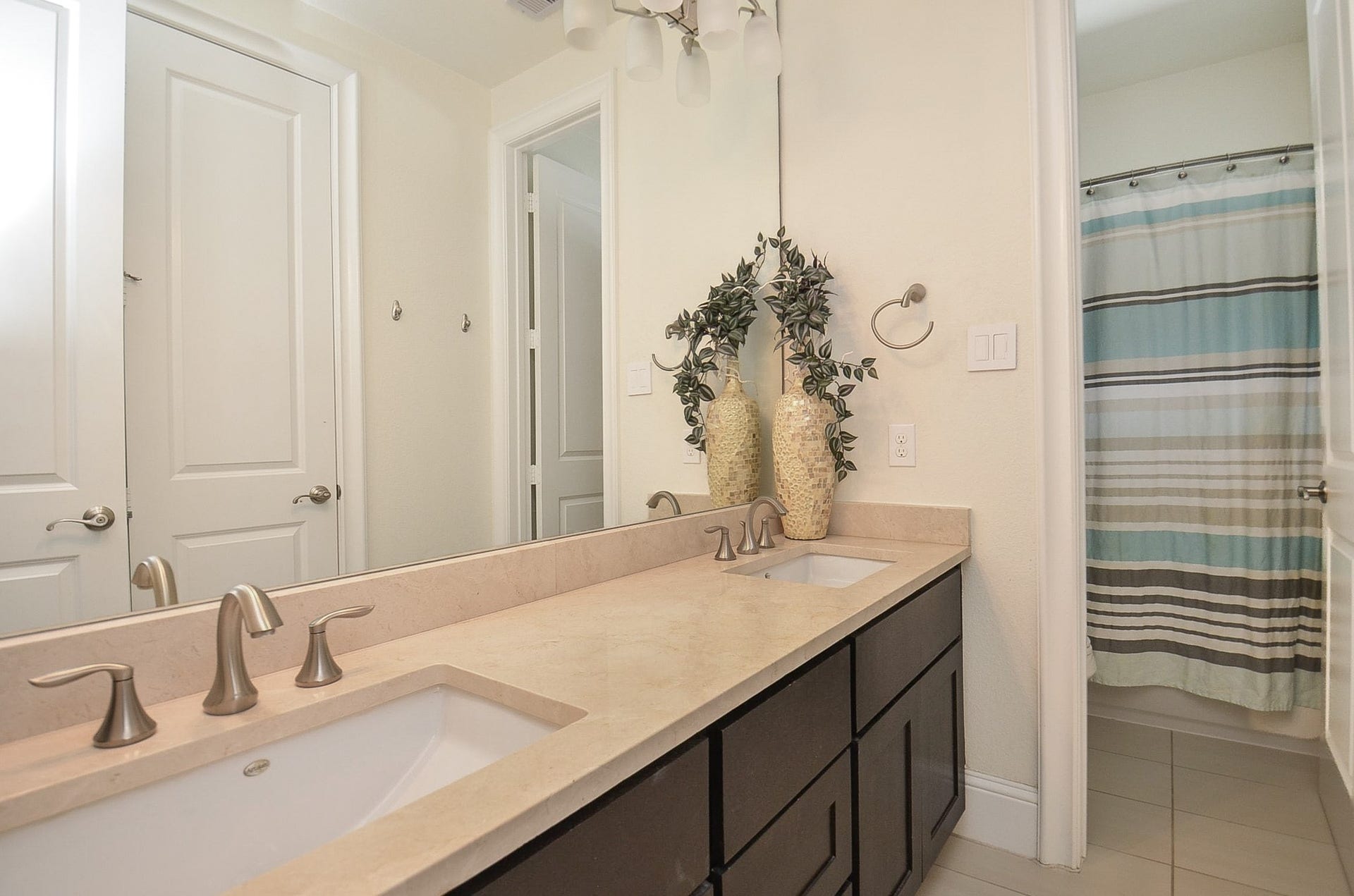 1122 Old Oyster Trail, Sugar Land, TX 77478