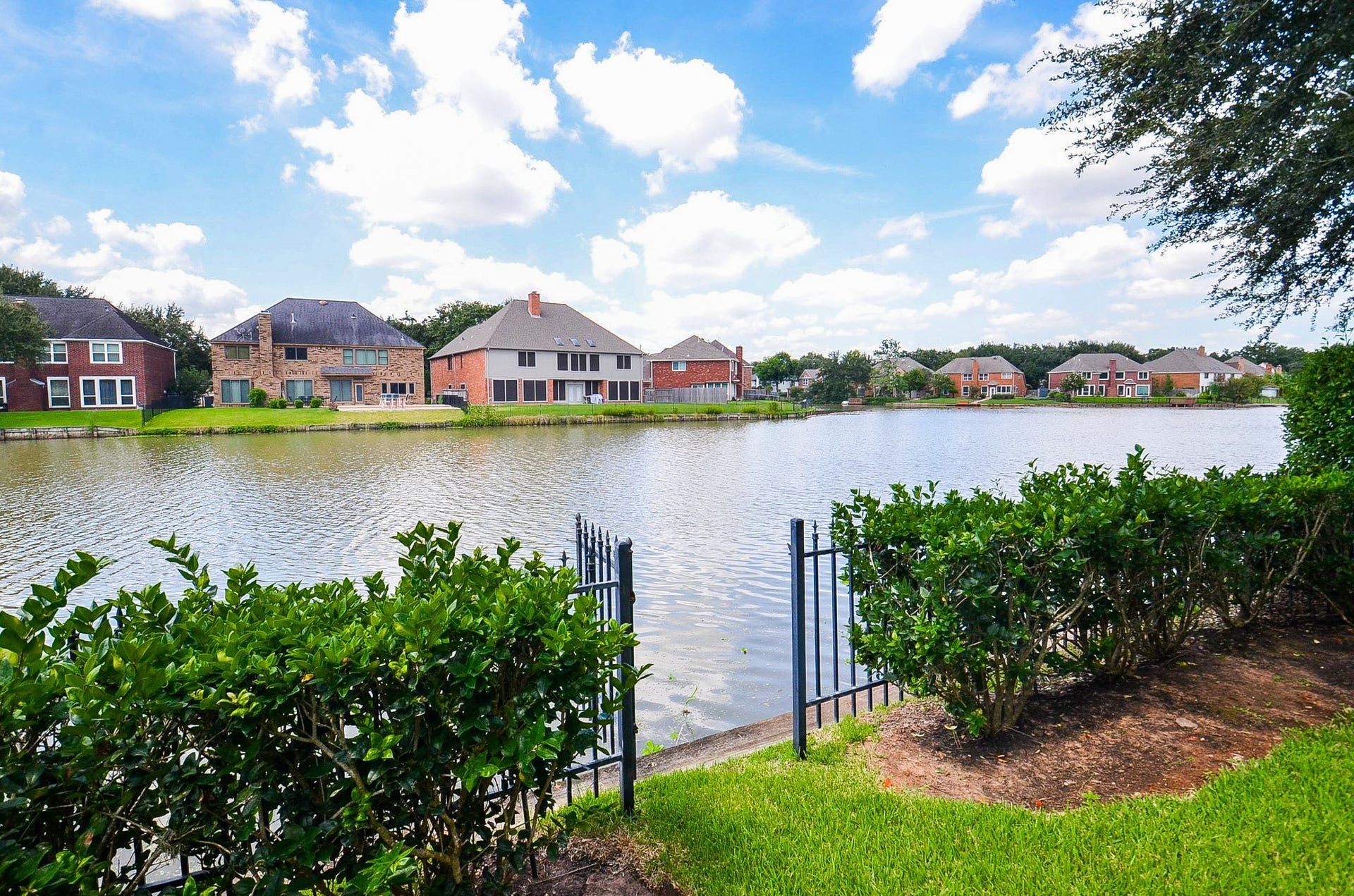1122 Old Oyster Trail, Sugar Land, TX 77478