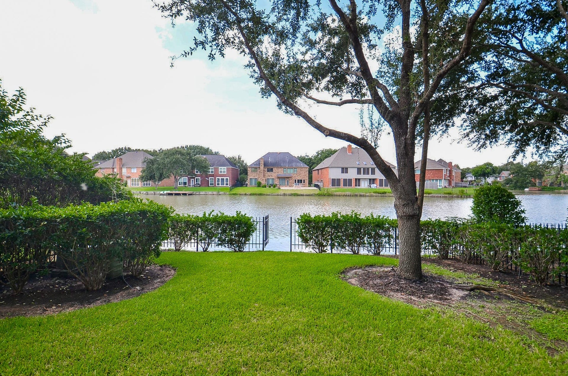 1122 Old Oyster Trail, Sugar Land, TX 77478