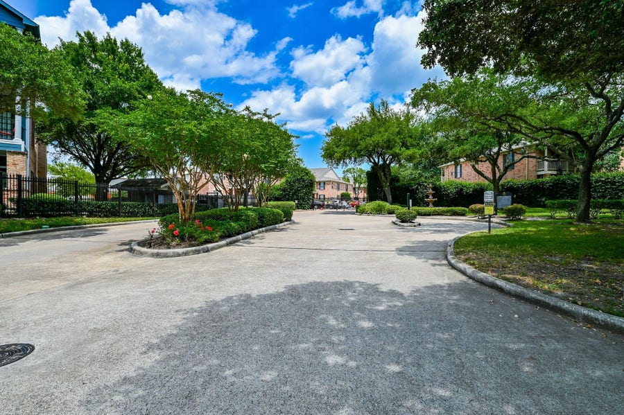 Property photo for 2255 Braeswood Park Drive, #255, Houston, TX