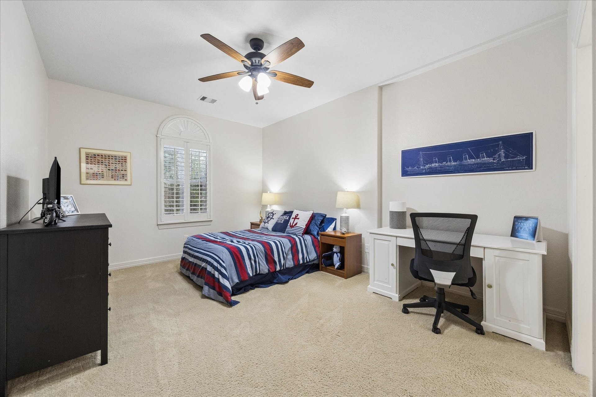 The second of four bedrooms with a large layout, this also shares the tandem bath.