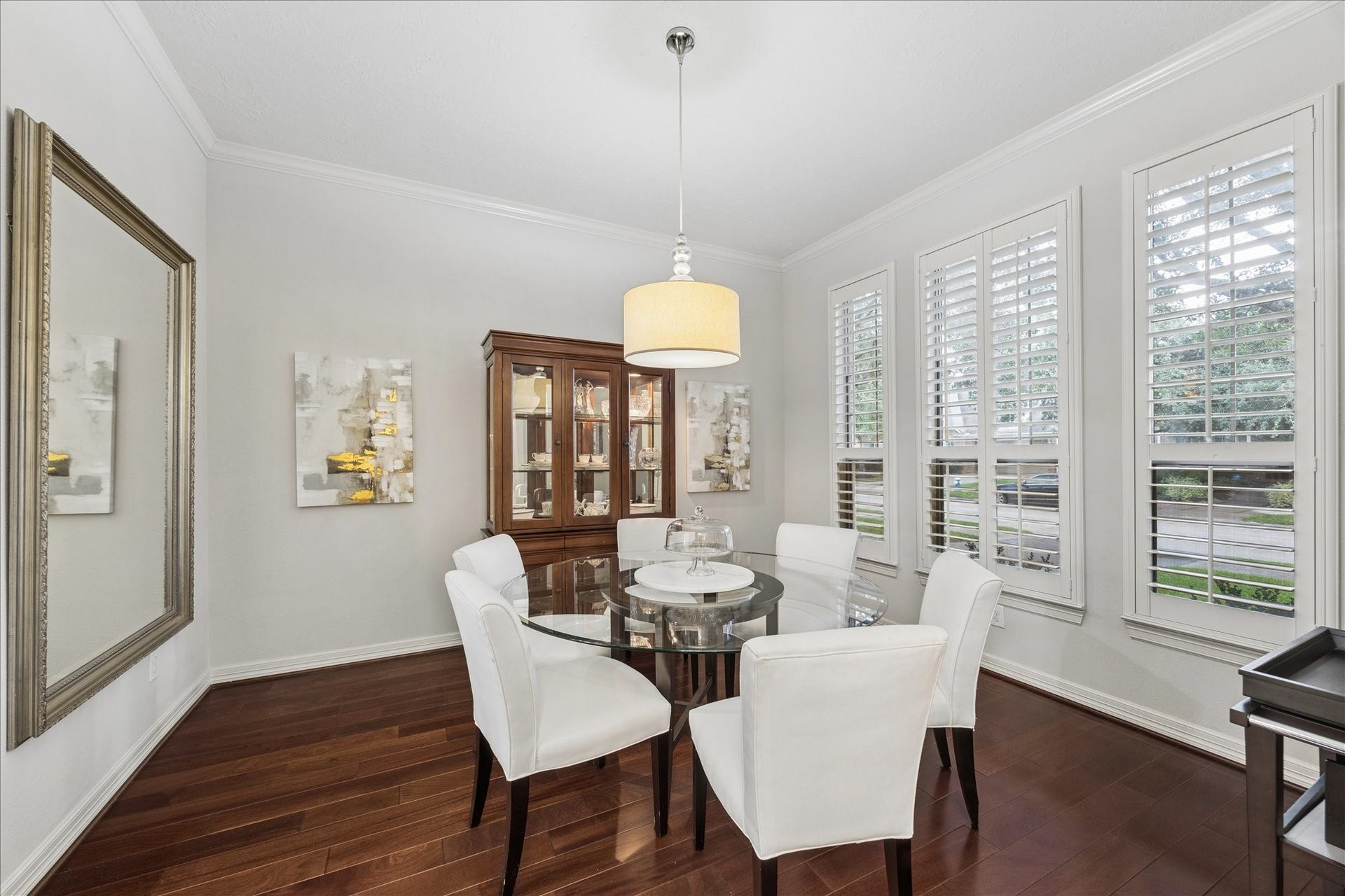Ample space to entertain with a large table in the dining room.