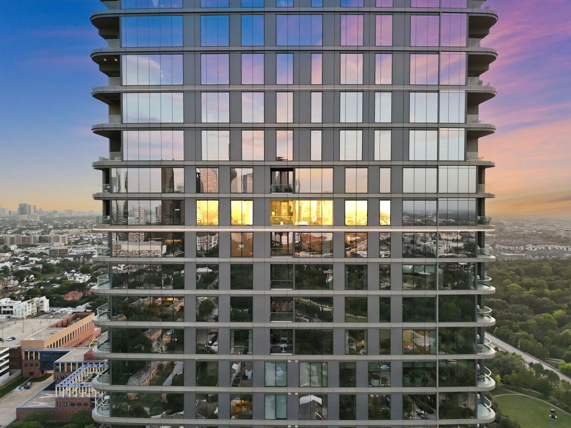 The 27th floor unit is highlighted here.