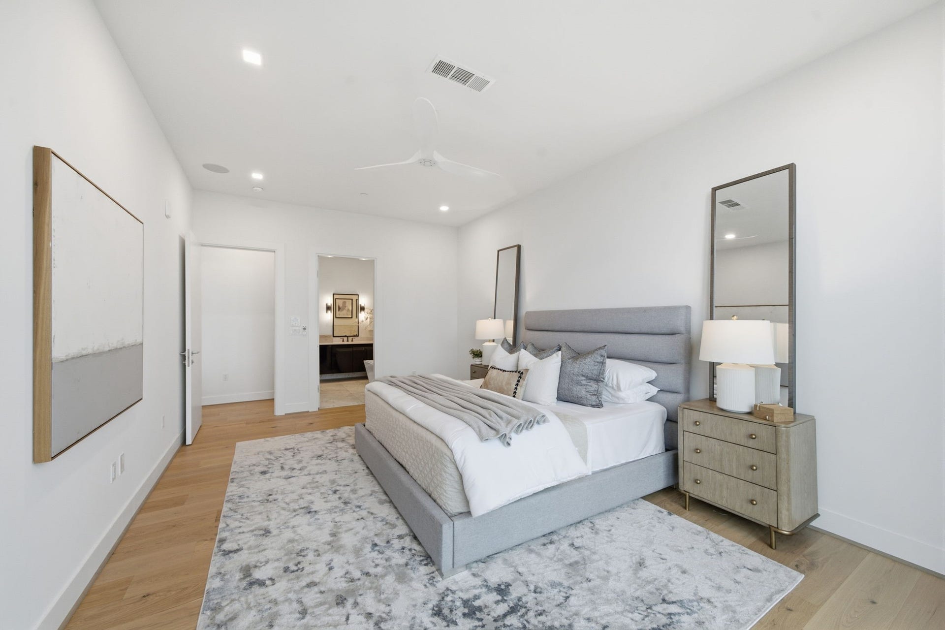 Wake up each morning to sweeping Downtown Houston views from the comfort of your private sanctuary.