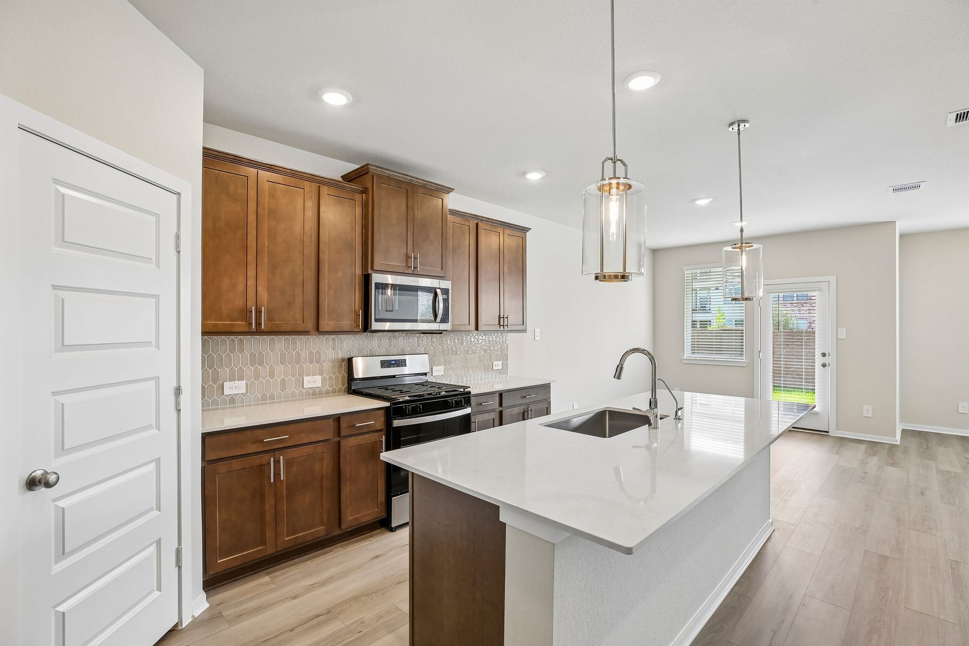 Photo is not of the actual home, but is an inspirational photo of the builder's model and may depict options, furnishings, and/or decorator features that are not included.