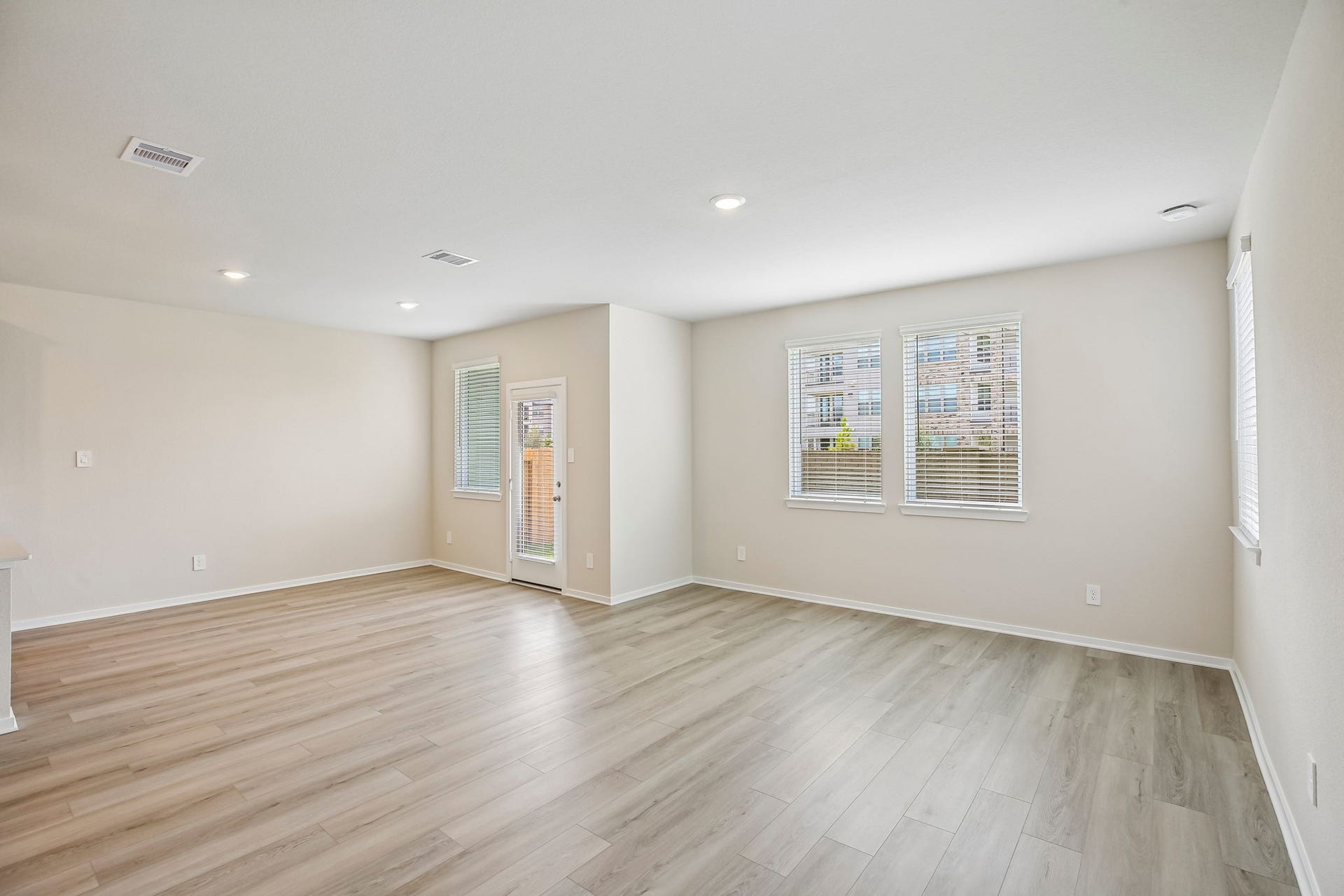 Photo is not of the actual home, but is an inspirational photo of the builder's model and may depict options, furnishings, and/or decorator features that are not included.