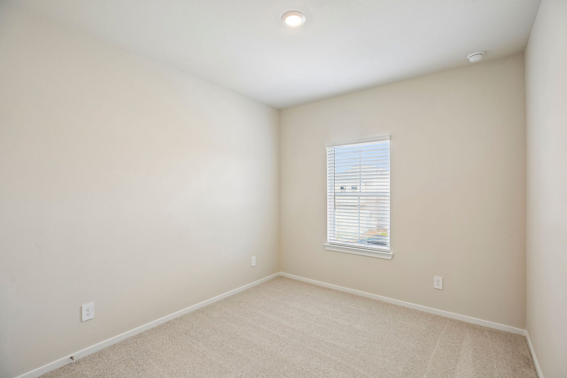 Photo is not of the actual home, but is an inspirational photo of the builder's model and may depict options, furnishings, and/or decorator features that are not included.